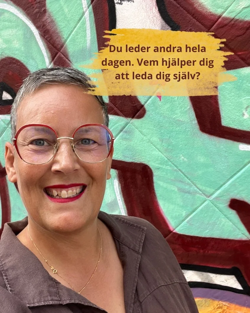 Kanske k&auml;nner du igen dig. Du har ansvar f&ouml;r mycket, och du &auml;r bra p&aring; det. Men p&aring; kv&auml;llen har du inget kvar till dig sj&auml;lv.

Du g&aring;r igenom dagens arbete n&auml;r du ska somna. Du ser allt du inte hann. Och d