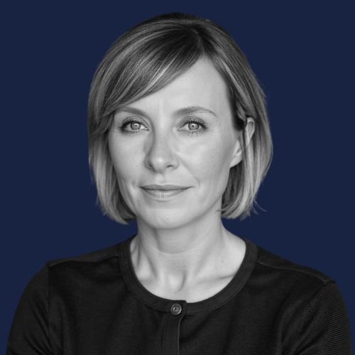 CARYN MCCONNACHIE HEADSHOT