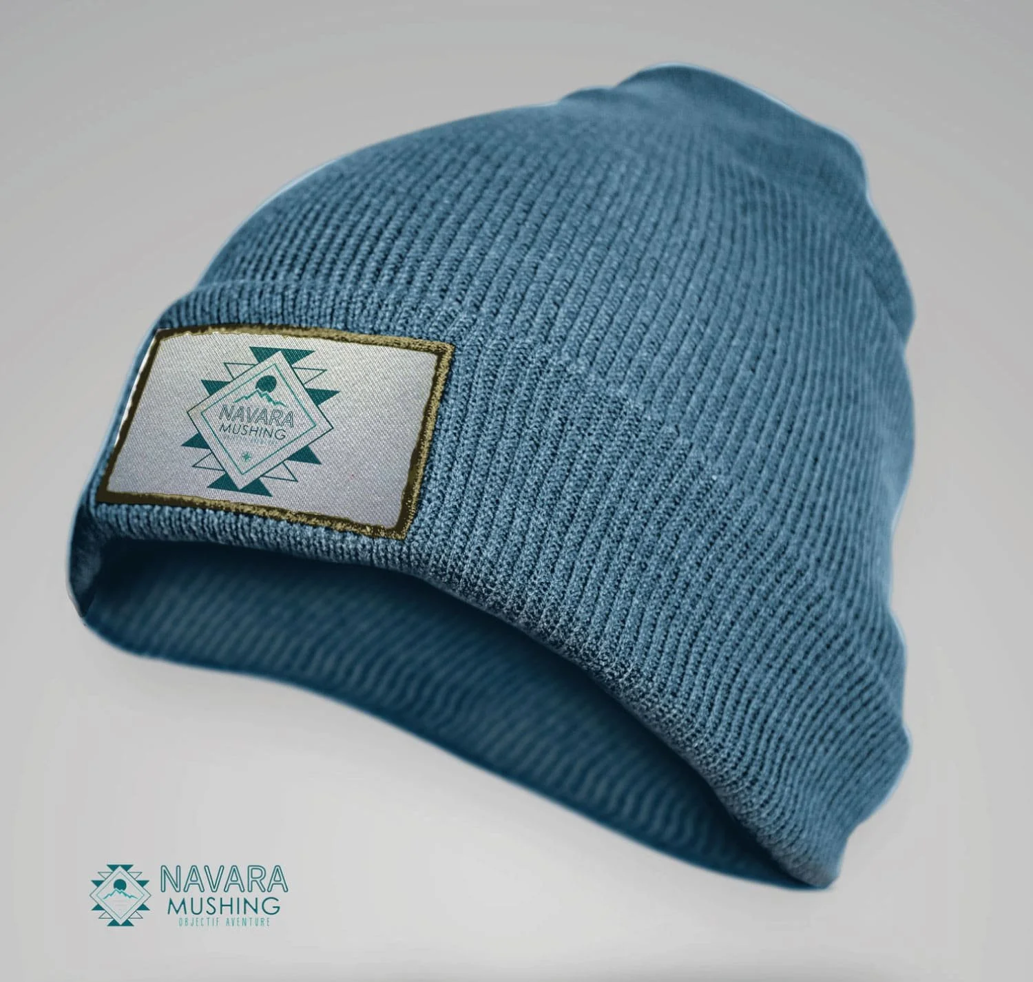 un Bonet bleu avec le logo de NAVARA sur le devant. Un goddies créer pour cette entreprise.