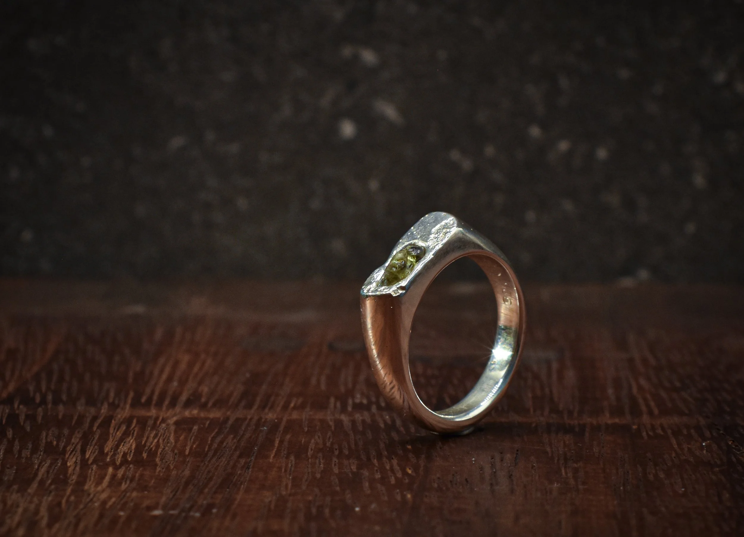 Unearthed rough sapphire. size J 1/2 ( 5 )