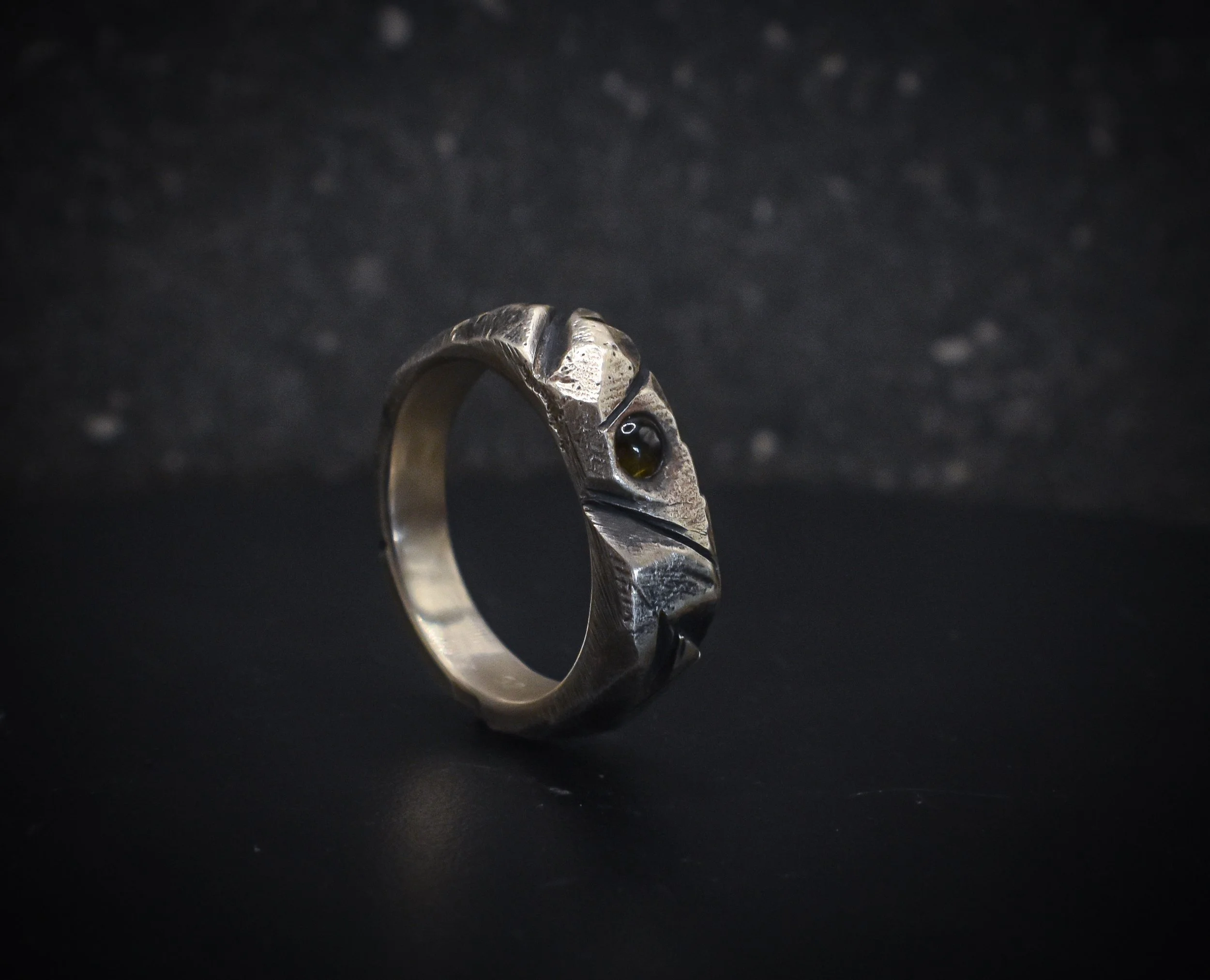 Black star sapphire Kaos ring. size 7 (N 1/2)