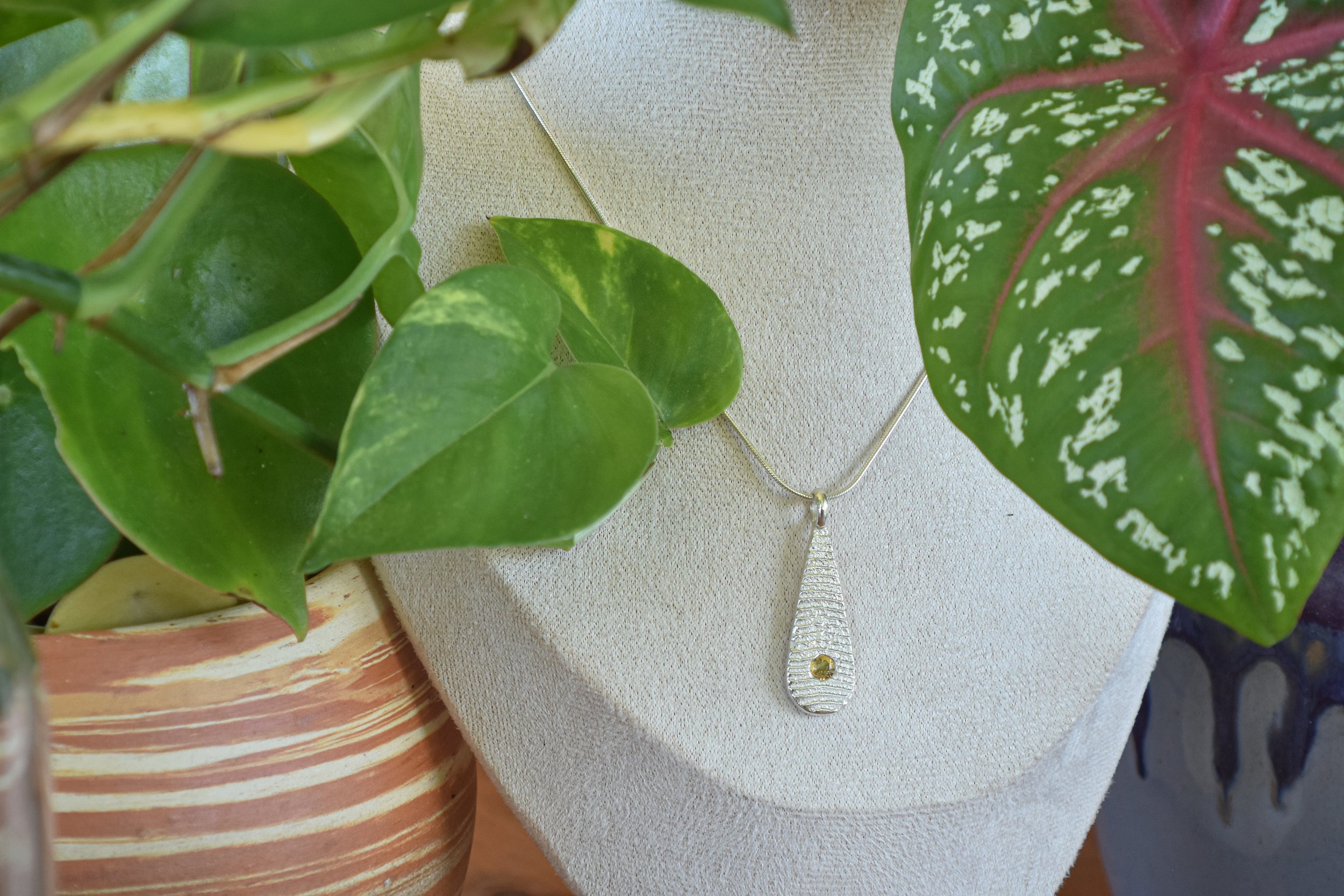 Cuttlebone sapphire necklace