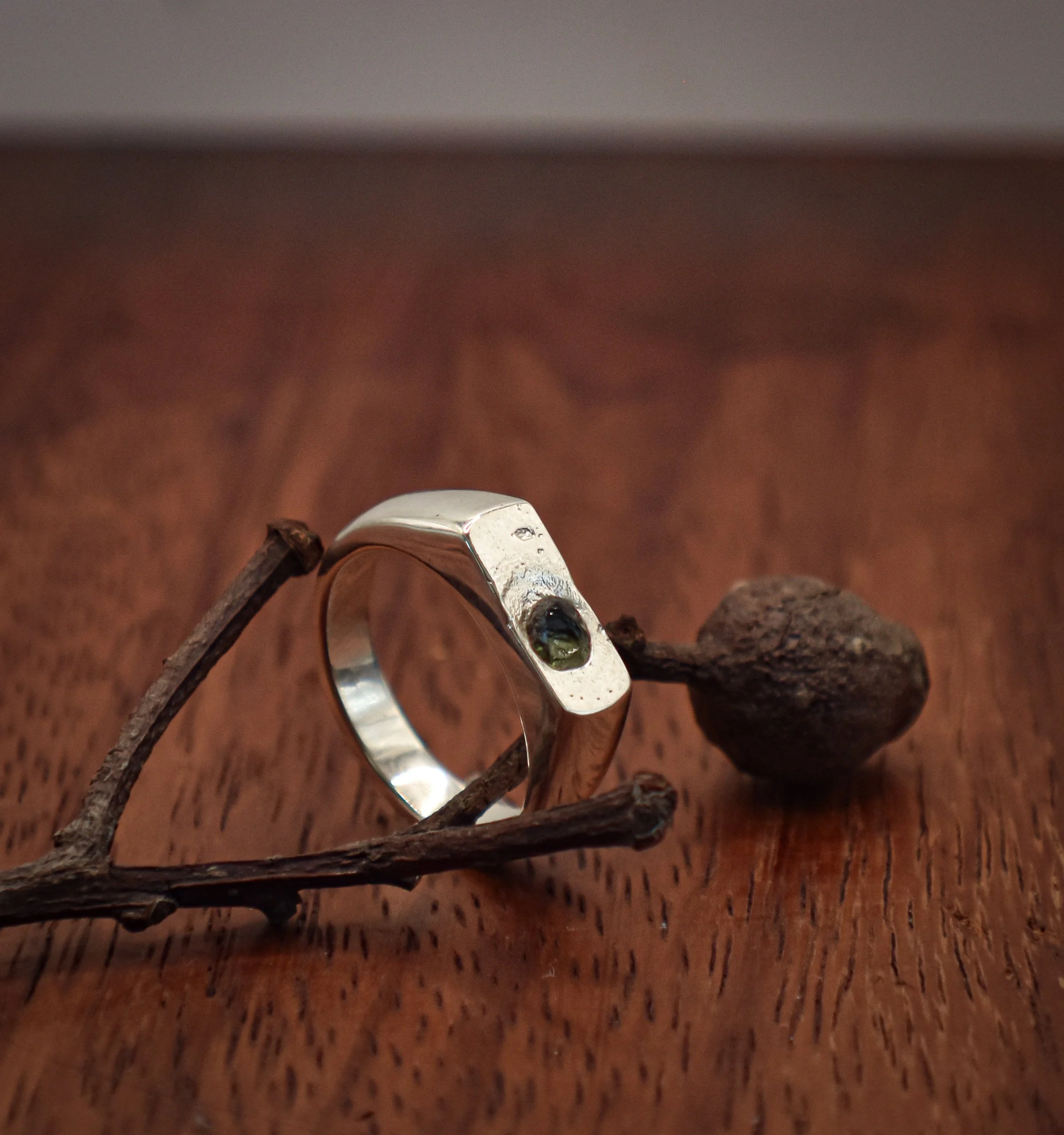 Unearthed rough sapphire - size 8 (P 1/2)