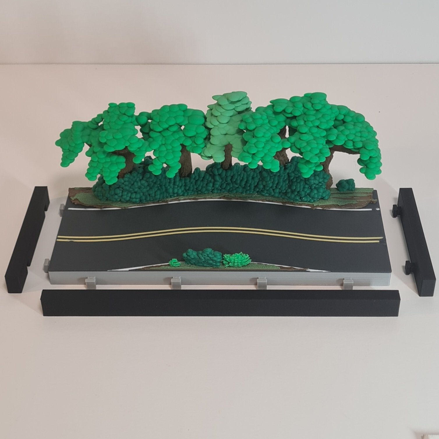 shokunin moderu diecast diorama forest road.jpg