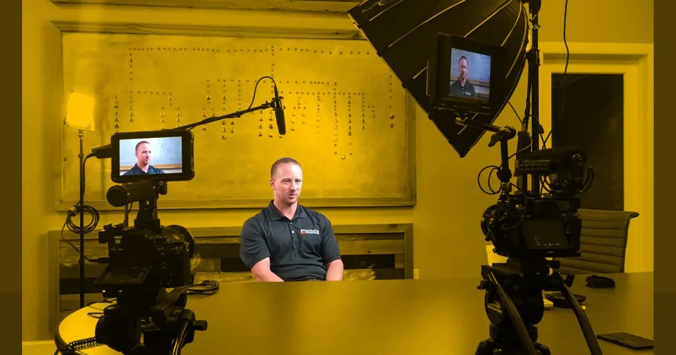   FILMY REKRUTACYJNE  
  
Rekrutacja staje się łatwiejsza dzięki video marketingowi. Film to potężne narzędzie, które pozwala podkreślić przewagi Twojej firmy jako pracodawcy i skutecznie przyciągnąć najlepszych fachowców.
 