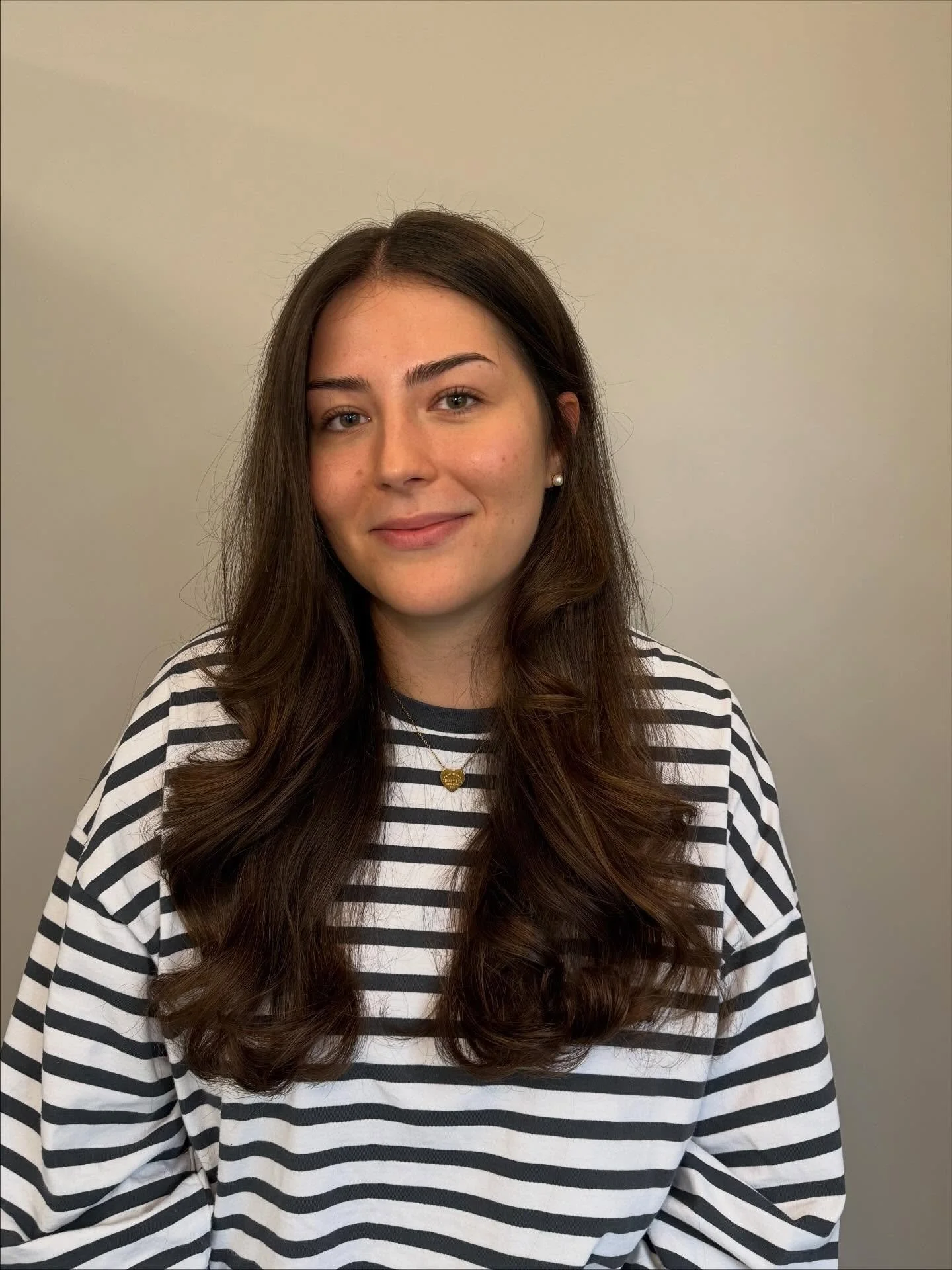 soft highlights &amp; gloss with shades eq 🫧🧴
&bull;
&bull;
#softhighlights #brownhair #redkenobsessed #trendylook #warmbalayage #shadeseq #brunetteinspo