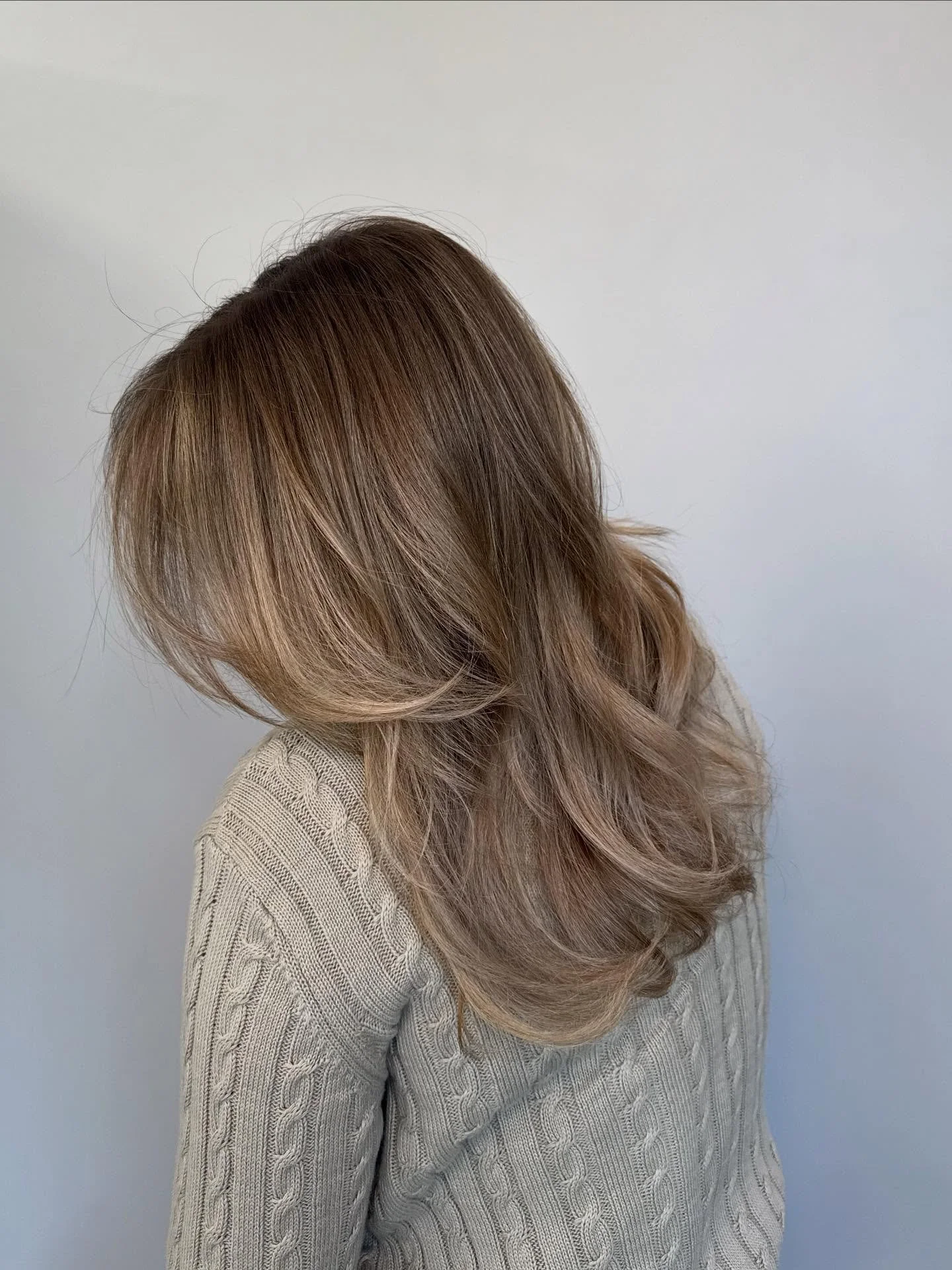 ✨ New hair, who dis? ✨
Layer-Vibes + Faceframing = effortless chic 💁🏼&zwj;♀️
.
.
.
#hairgoals #CapelliBelliDaDeborah #layershaircut #september