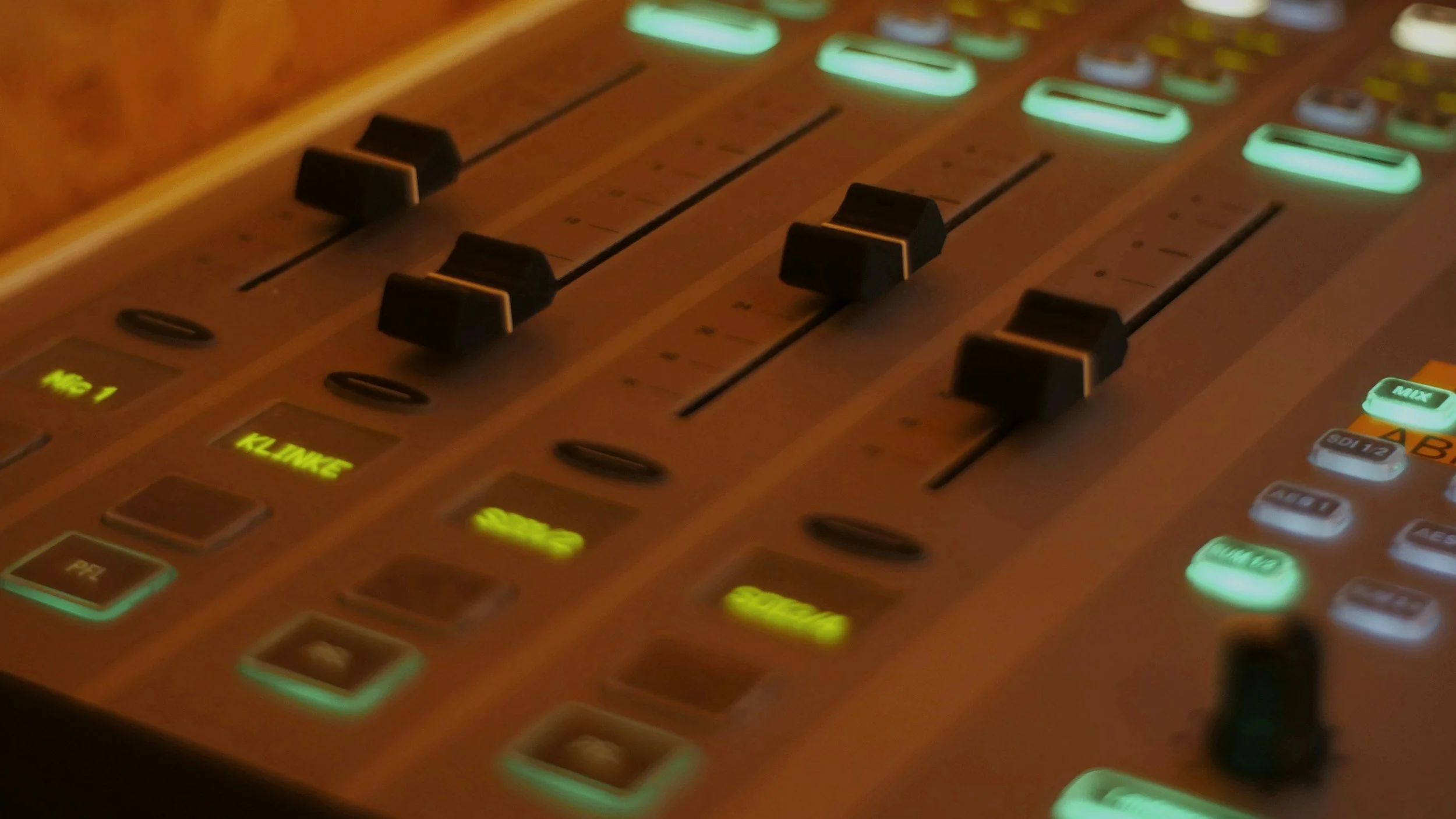 Recording Studio Mixing Drums