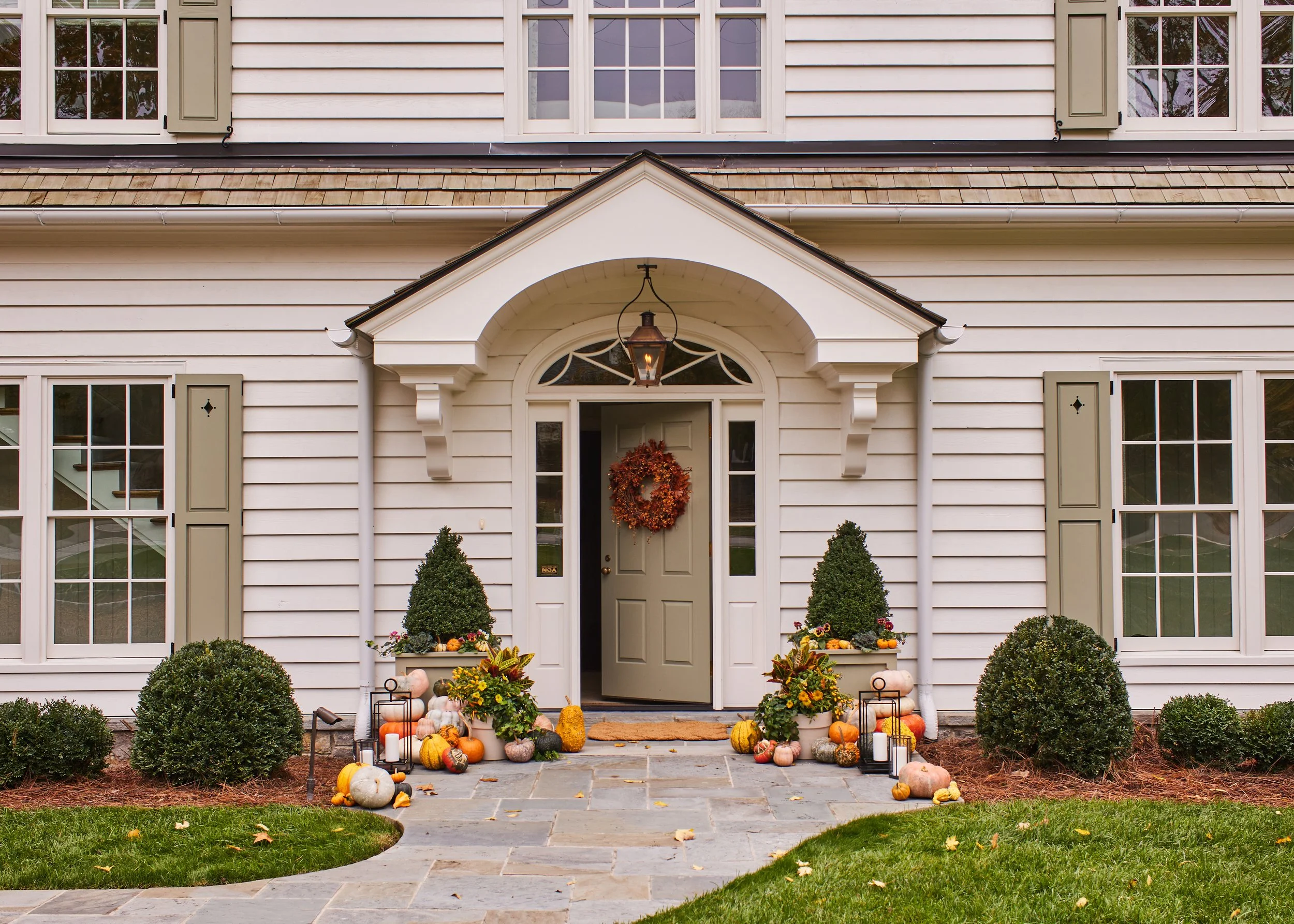 Belle Meade Links Dutch Colonial