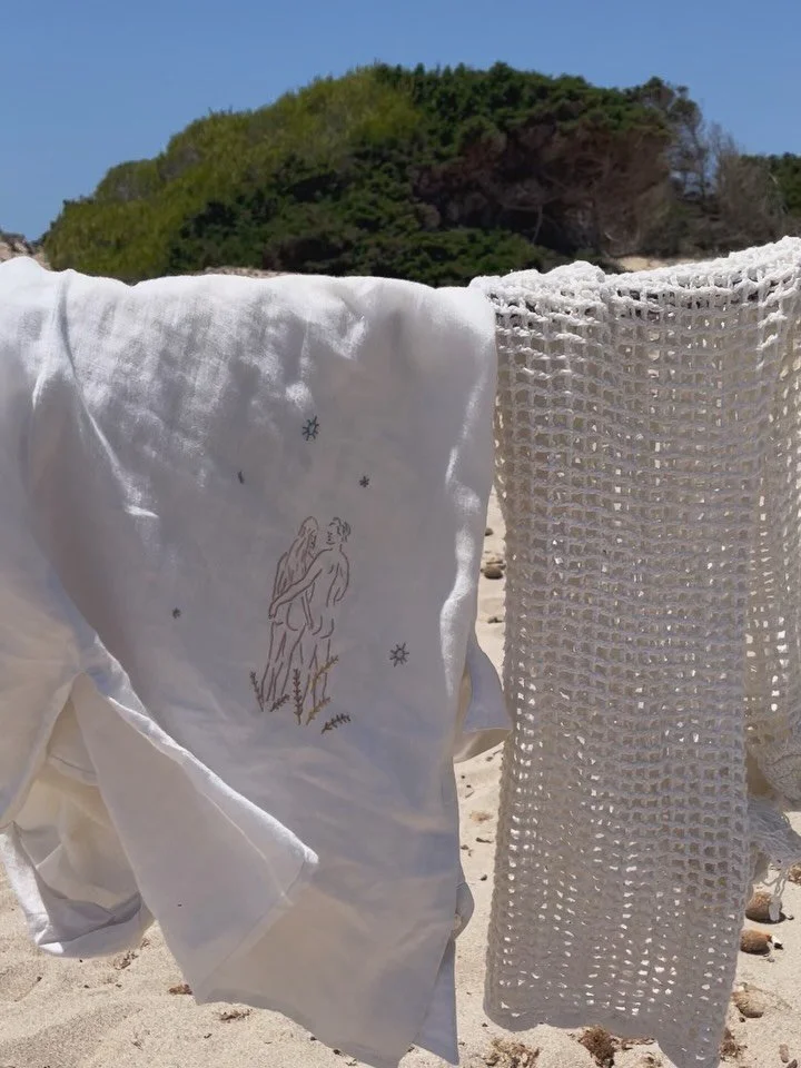Summer unfolds gently.

Longer days, slower mornings, sun-warmed skin and a little more time to reconnect with what truly matters.

Natural materials. Gentle details.
A slower way of creating, where every gesture carries intention.

Wear your values.