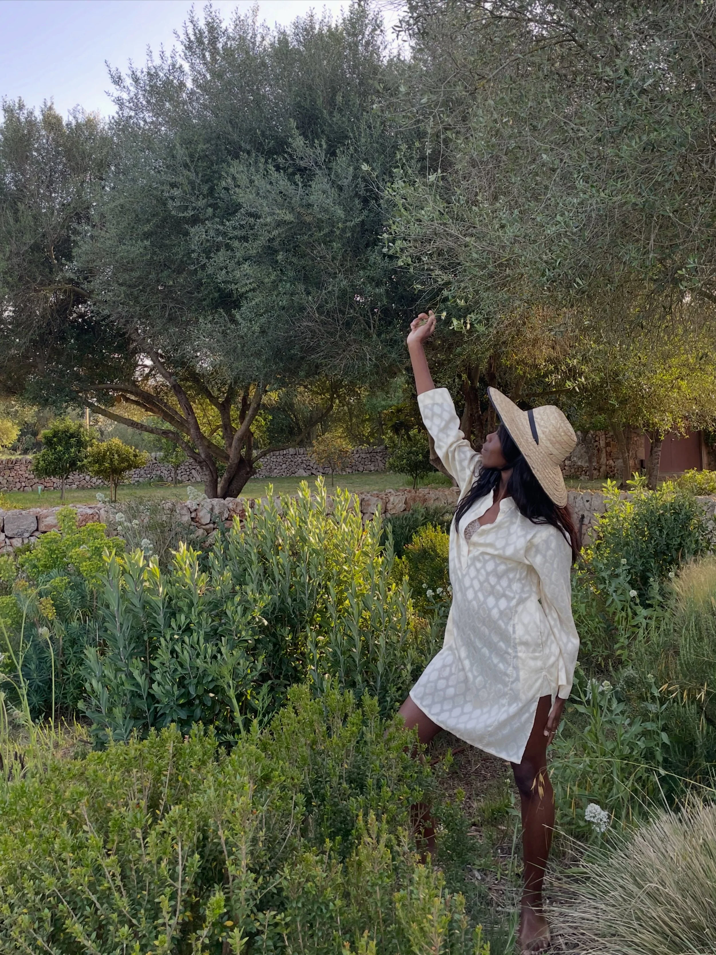 A Maison Earth kind of summer 𖤓

Sydney, a lover of slow living, vintage French treasures and the beauty of things made to last. A true beautiful soul ♡

Seeing her wear Maison Earth on holiday feels so right &mdash; effortless, natural and a little
