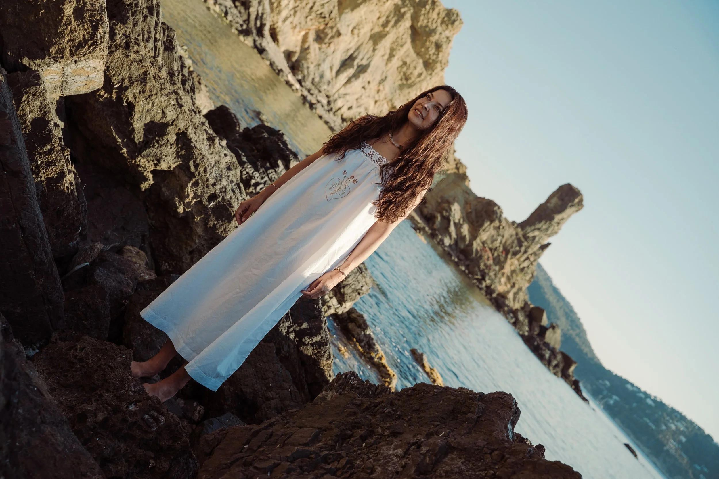 Sacred Heart Vintage Dress ♡

Maison Earth&rsquo;s Sacred Heart, hand embroidered on a luxury vintage cotton dress, reveals veins that resemble roots and flowers. It is a reminder not to focus only on outward appearances.

Just as with a tree or a fl