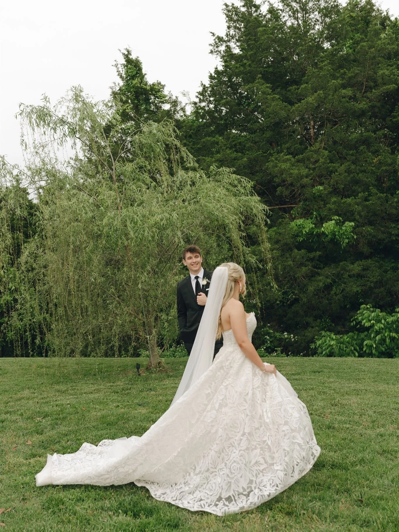 Brooke and Micah 💌

Second shot for my love @katemingphoto 
 Florist @tuliagraceflorals