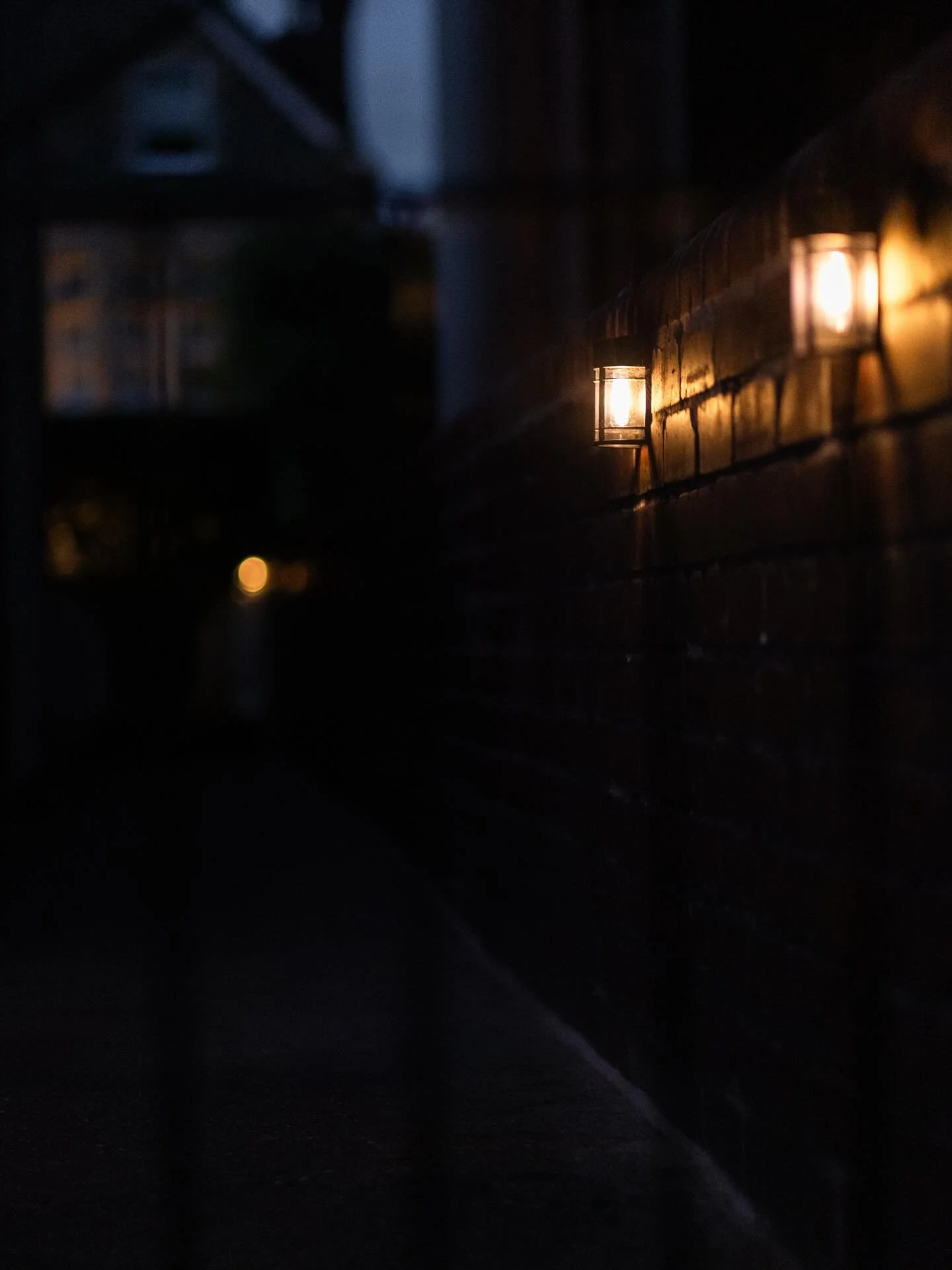 The Lights Say Move

From 'No Tears'

📸 myself

#gothic #streetphotography