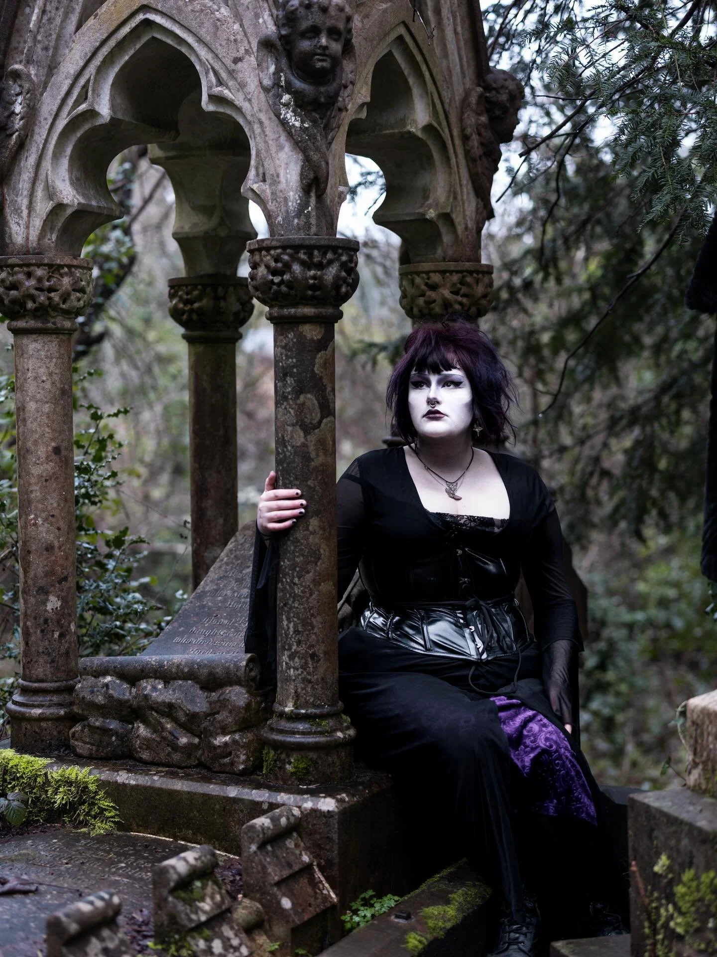 Saving Grace

From 'No Tears'

📸 Myself, @_.neeb and @askingbeau 
#gothic #portraiture #cemetary #fashion #graveyard