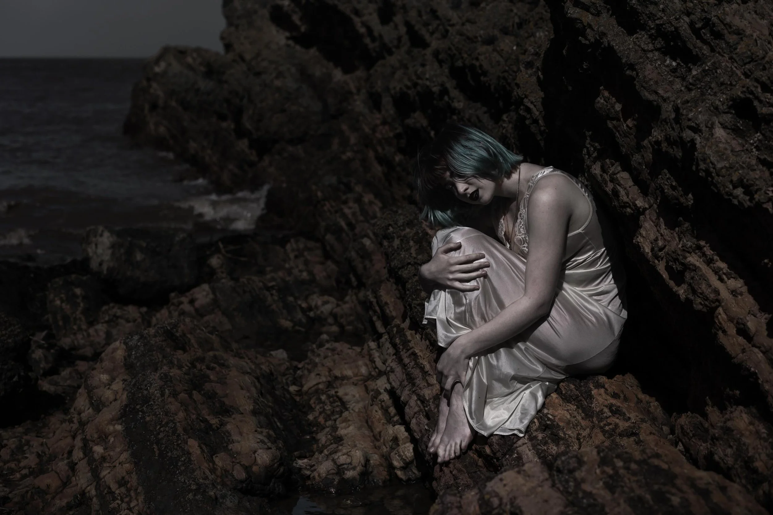 Where the Sea Meets the Sand

From 'No Tears'

📸 Myself
#gothic #fashion #portraitphoto #beach