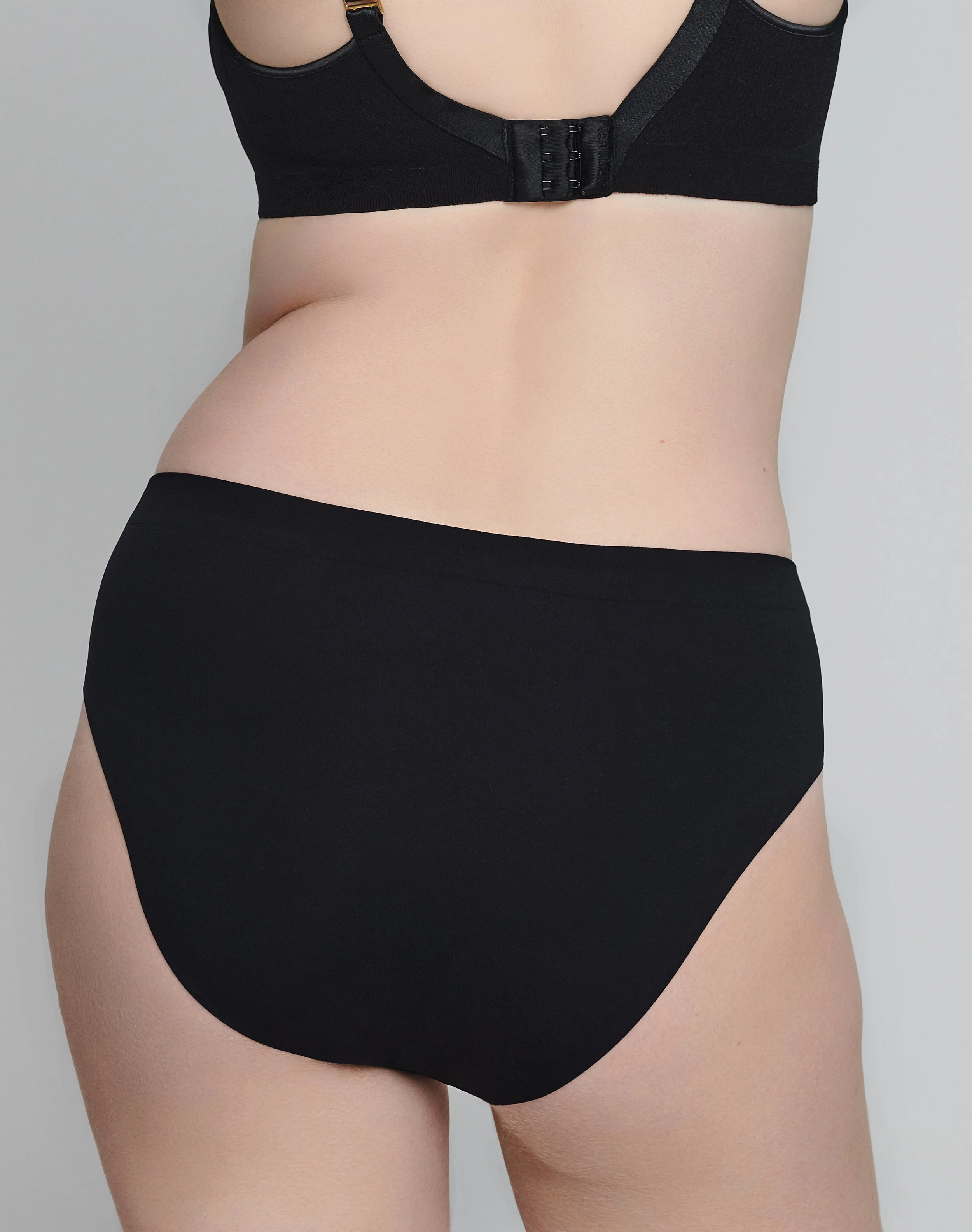 SOFT_REVOLT_ECOM_2024_HIGH_WAIST_BLACK_MARTE_034.jpg