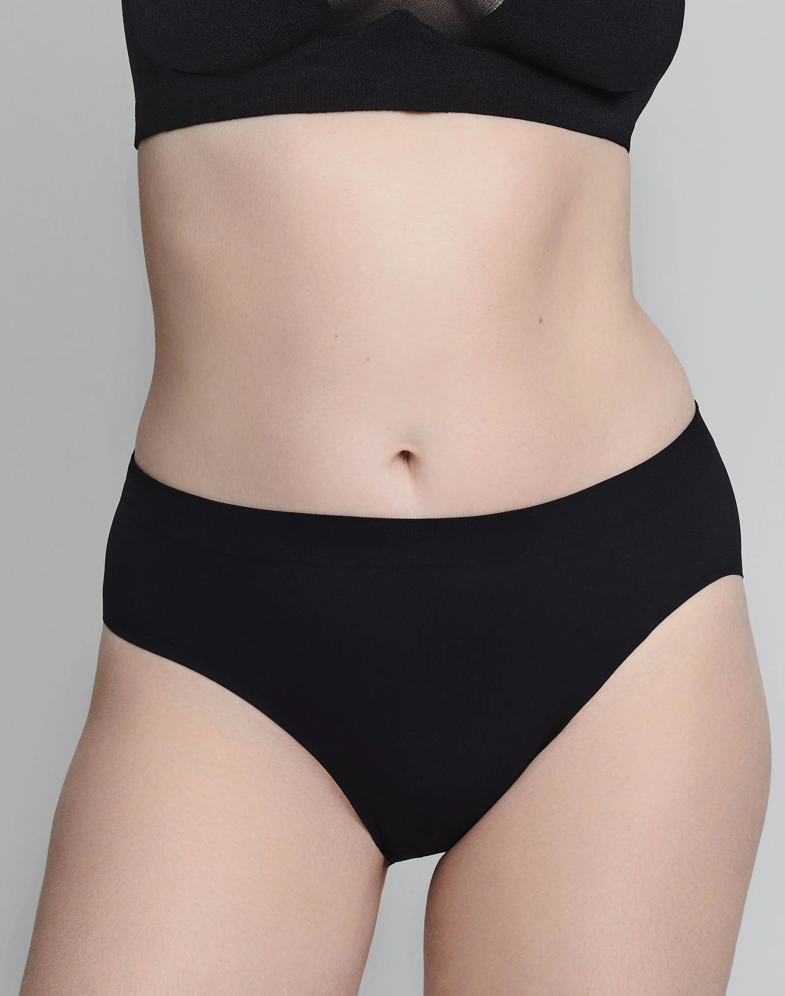 SOFT_REVOLT_ECOM_2024_HIGH_WAIST_BLACK_MARTE_014.jpg