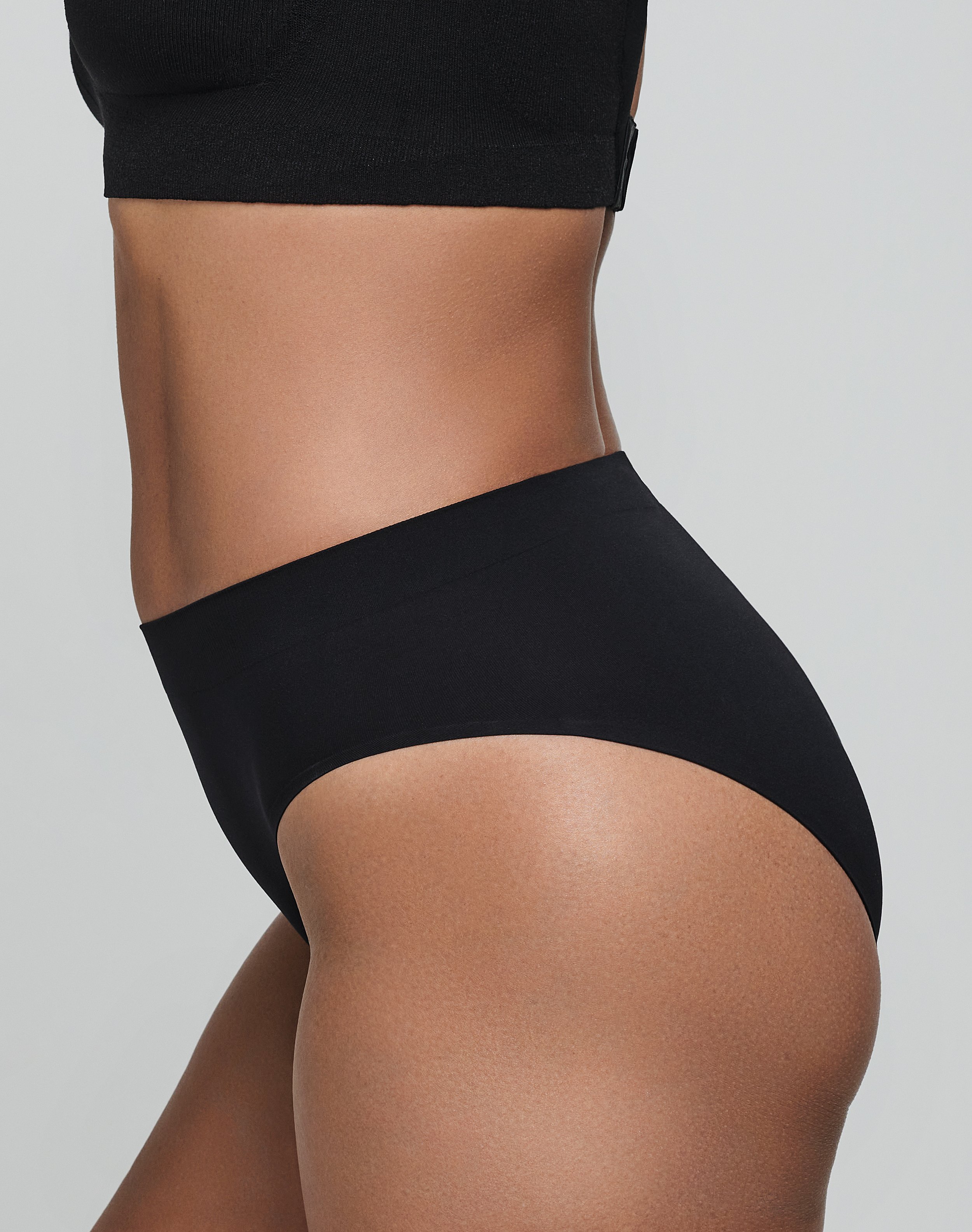 SOFT_REVOLT_ECOM_2024_HIGH_WAIST_BLACK_NIANGA_033.jpg