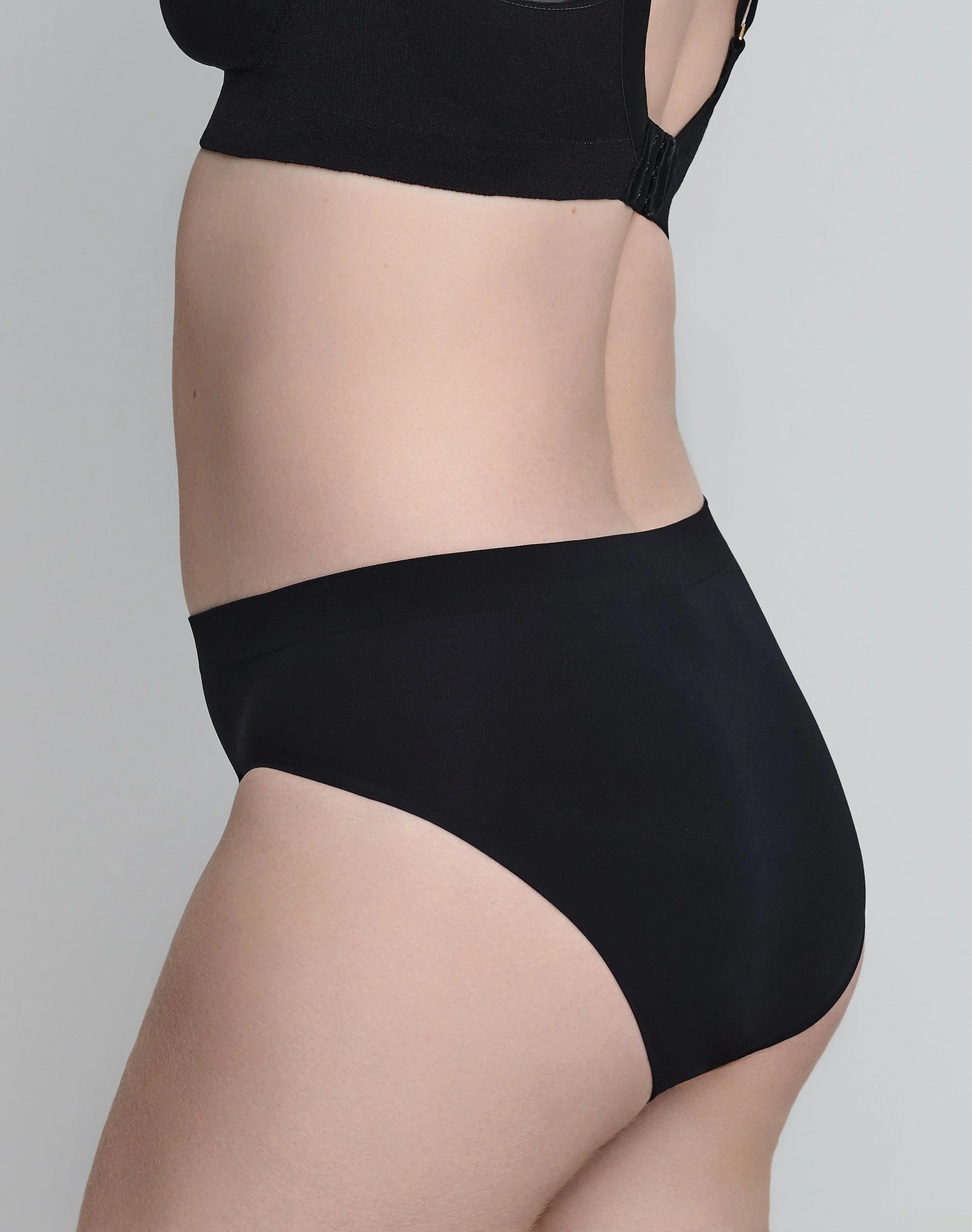 SOFT_REVOLT_ECOM_2024_HIGH_WAIST_BLACK_MARTE_024.jpg