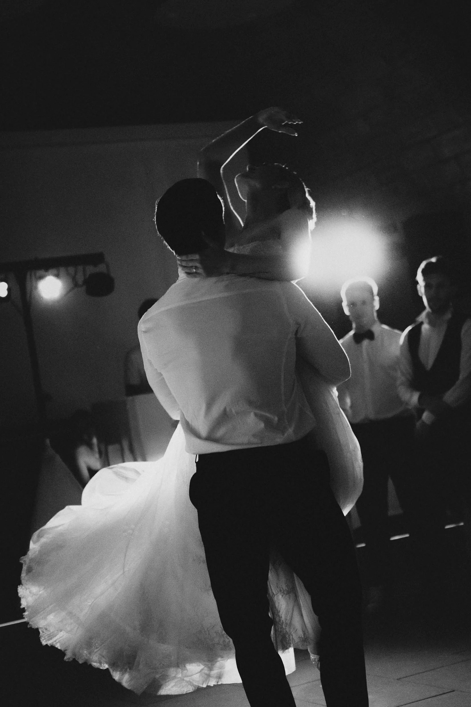 Brautpaar beim Hochzeitstanz in der Sektkellerei