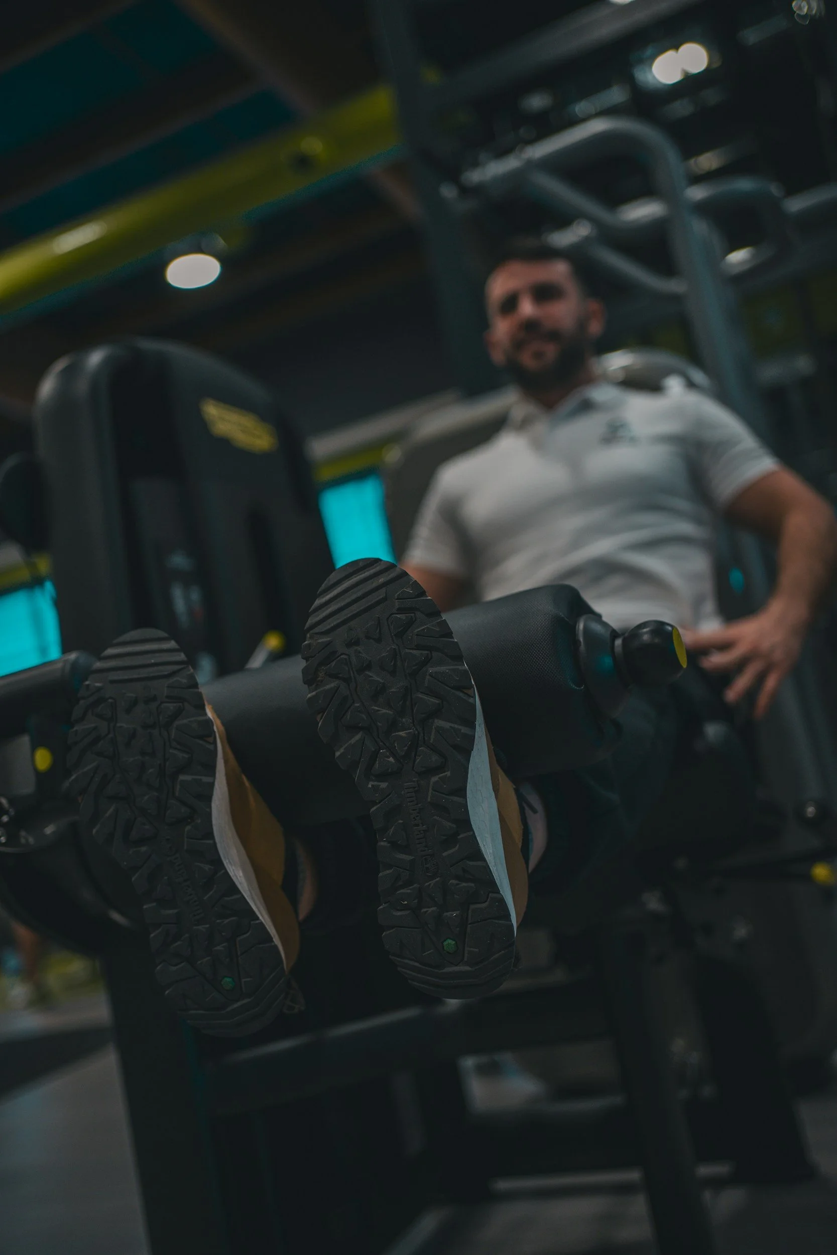 man on leg based machine