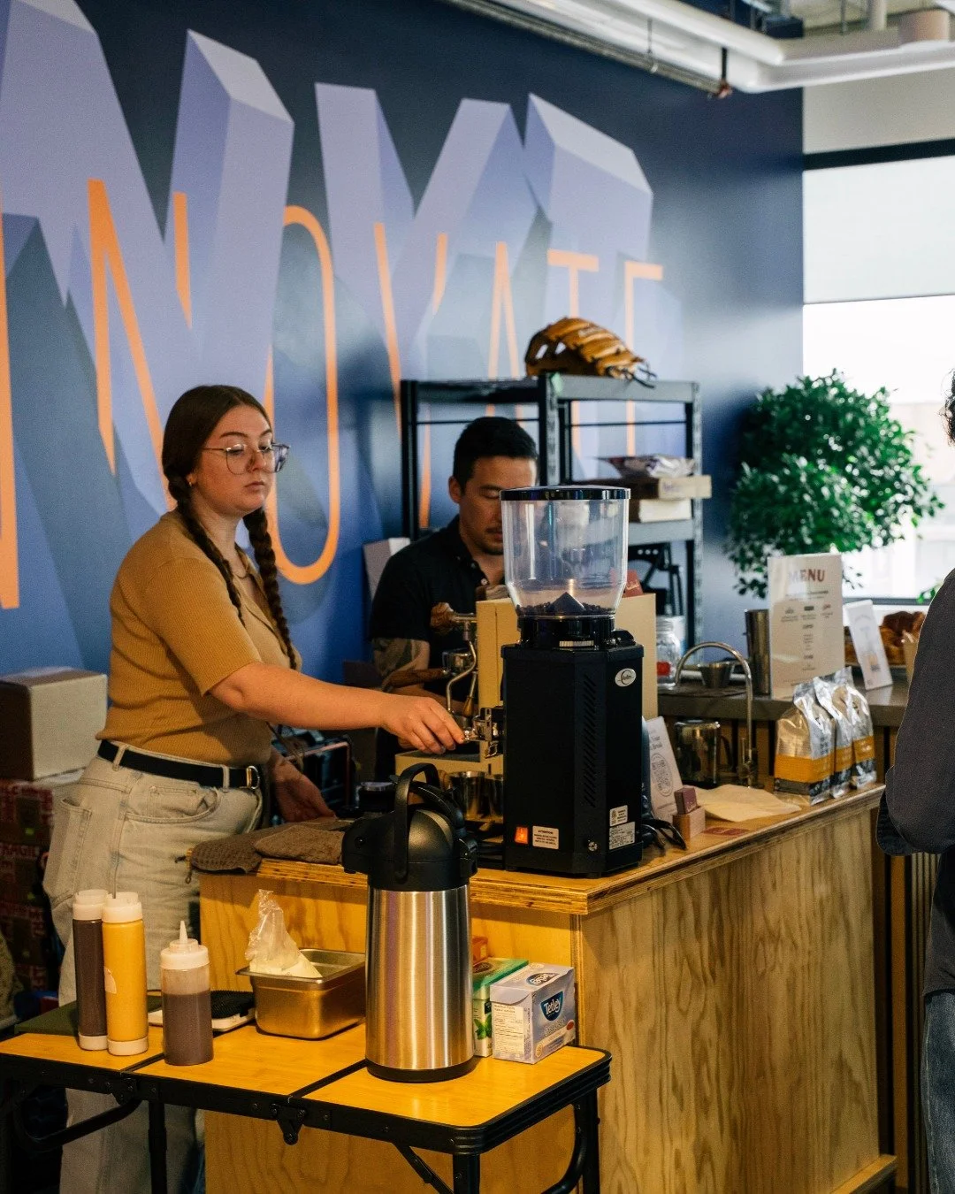 Your event deserves real espresso. ☕

Kickback Sips is a mobile coffee cart serving Hamilton, Toronto, and the wider GTA - barista-made lattes, cappuccinos, and cold brew brought straight to your celebration. 

Weddings, baby showers &amp; corporate 