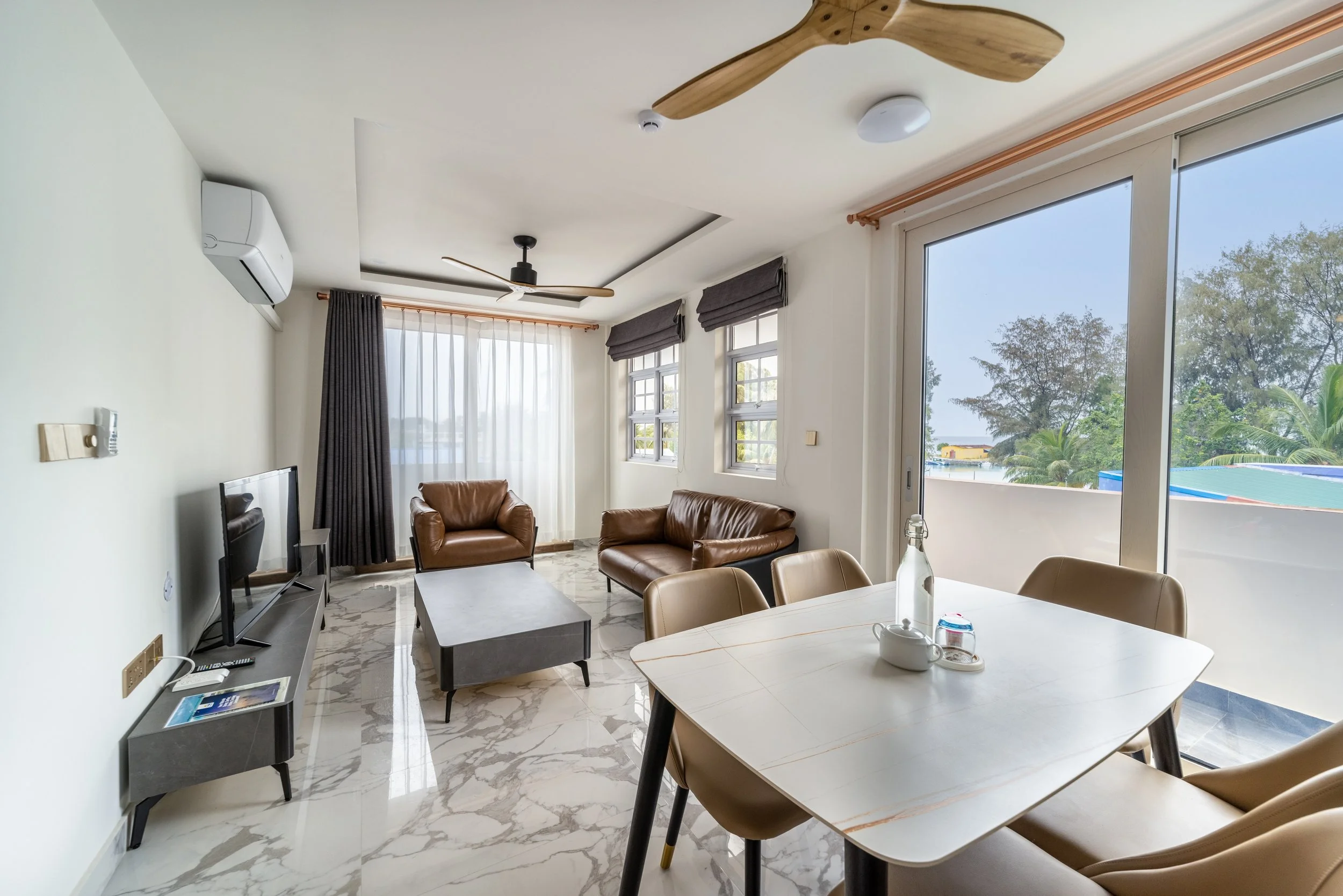 ファミリースイートのリビングルーム。