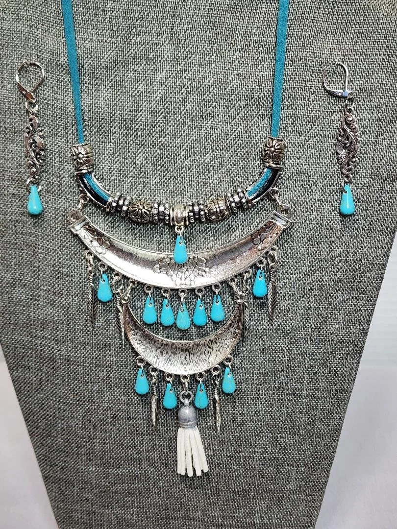 T statement necklace back.jpg