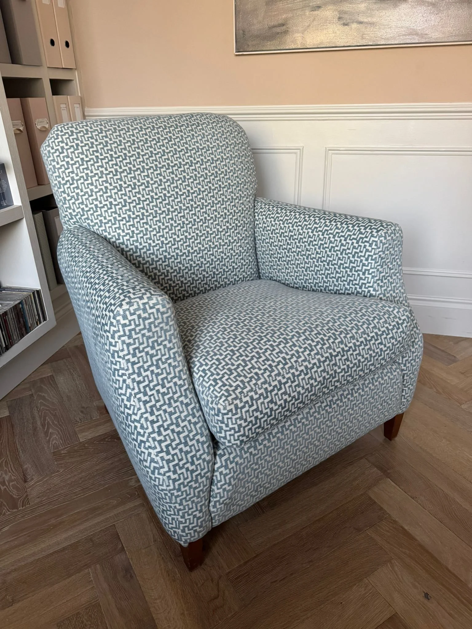 Geometric armchair