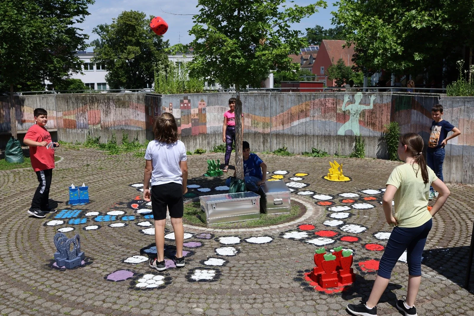 Bodenspiele Pausenhof6.JPG