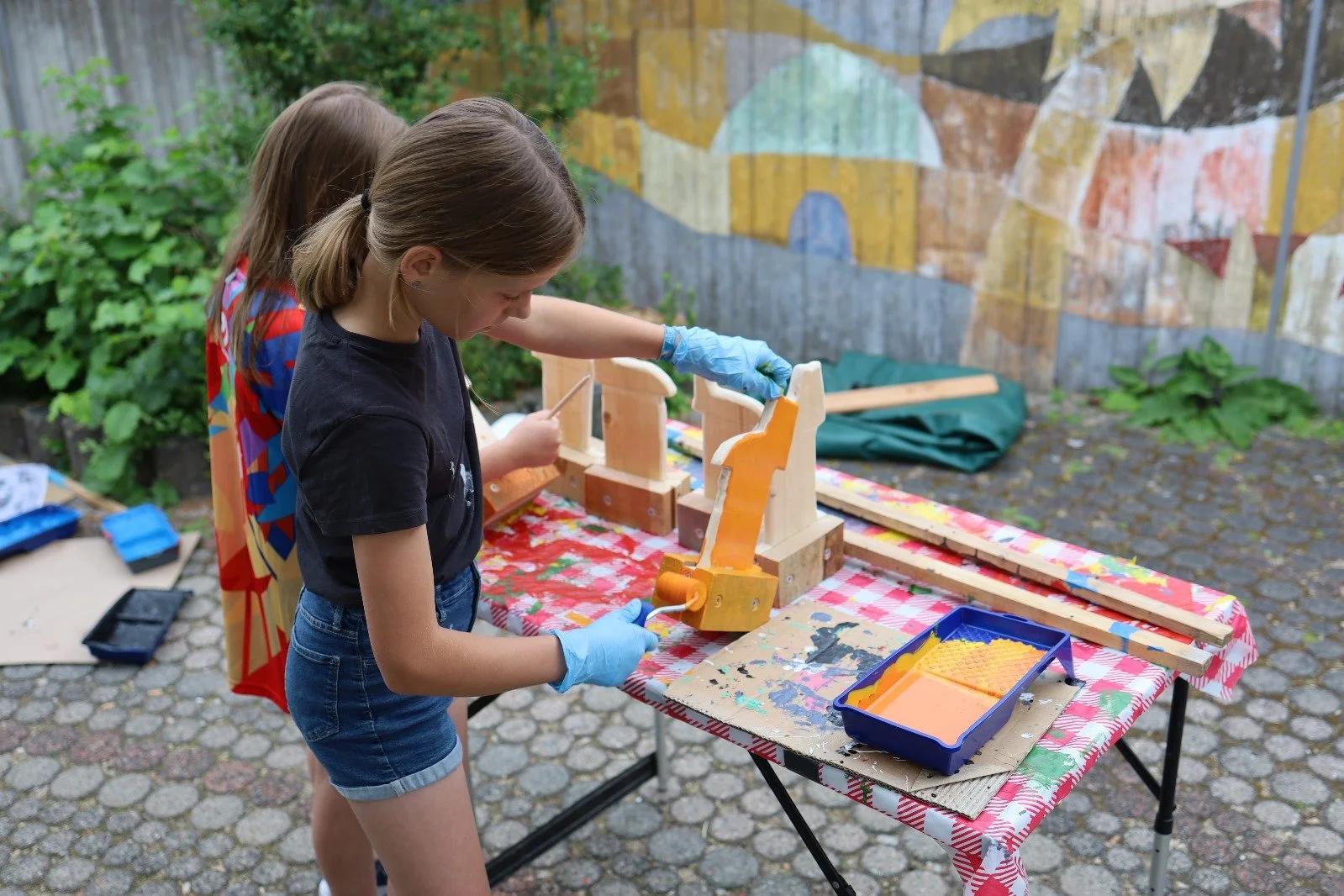 Bodenspiele Pausenhof2.JPG