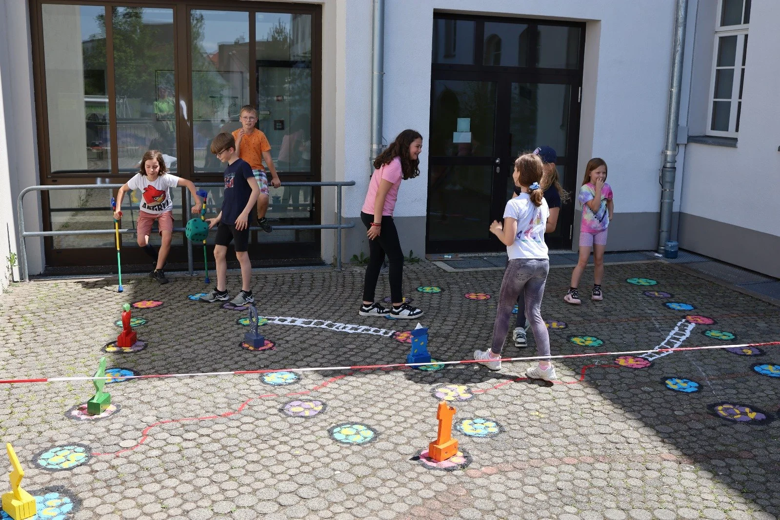 Bodenspiele Pausenhof5.JPG