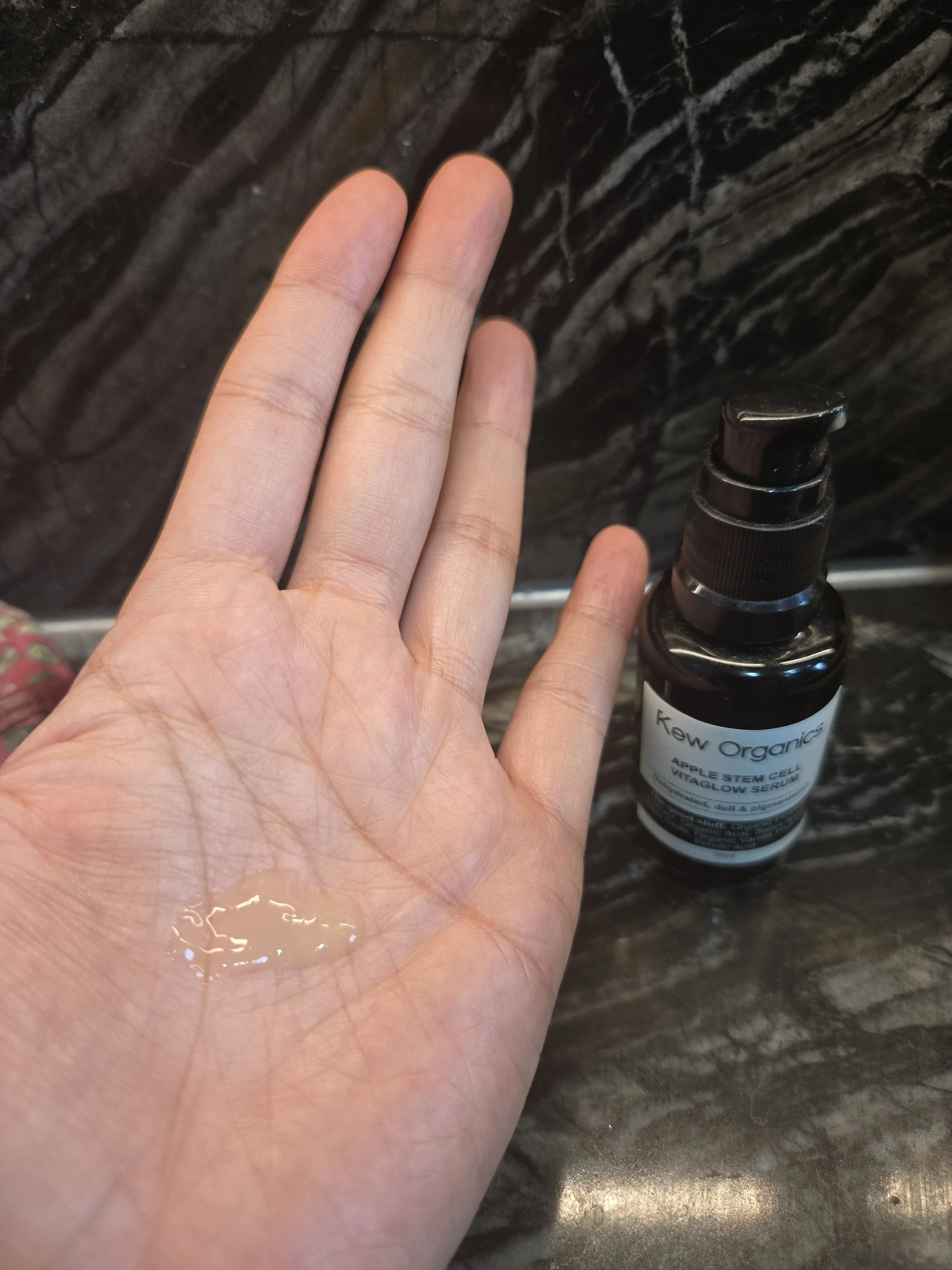 3 Kew Organics Apple Stem Cell Vitaglow Serum 30ml  92SGD_3.jpg