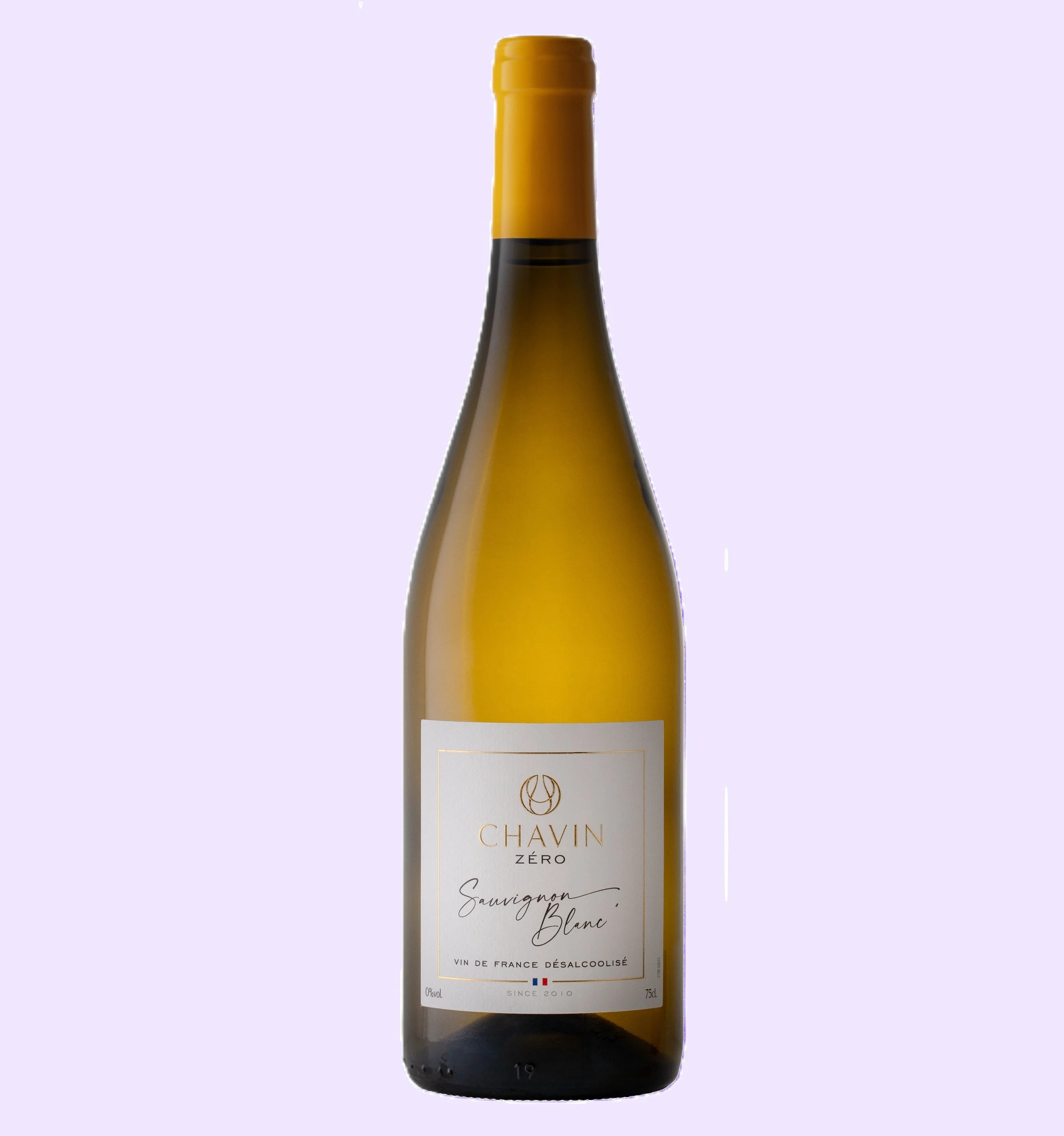 A bottle of organic red wine labeled 'Cune' with a bees and berry illustration on the front.