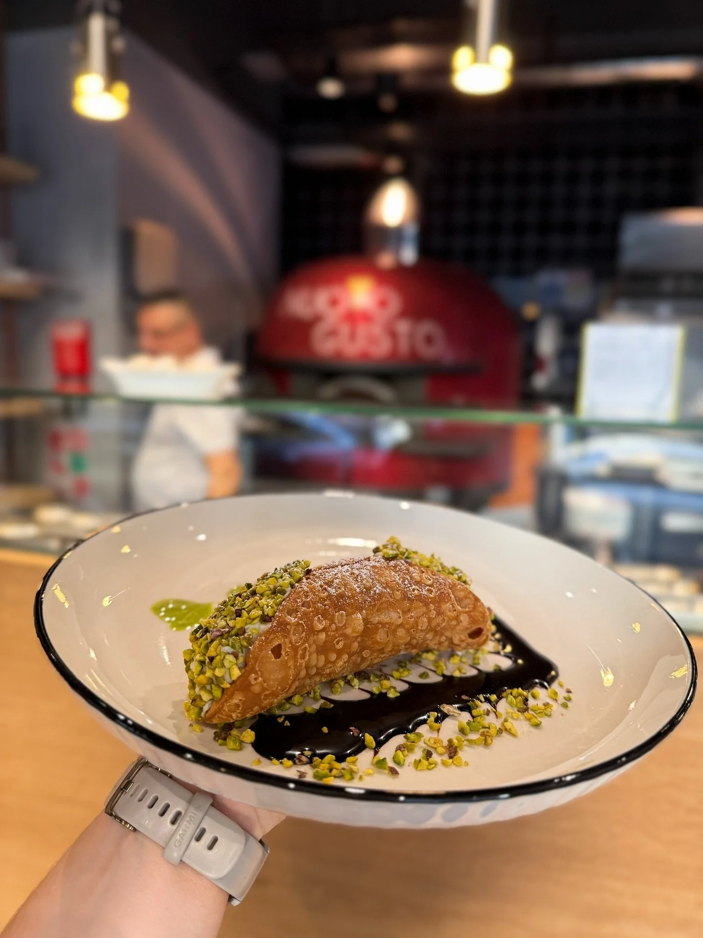 Pizza might be our star… but have you tried our desserts?
Our bestsellers: the classic, creamy Tiramisu and… crunchy, indulgent Cannoli Siciliani with pistachio sprinkles! πβ¨
#italiandessert #tiramisu #cannoli #pistachiolove #sweetmom