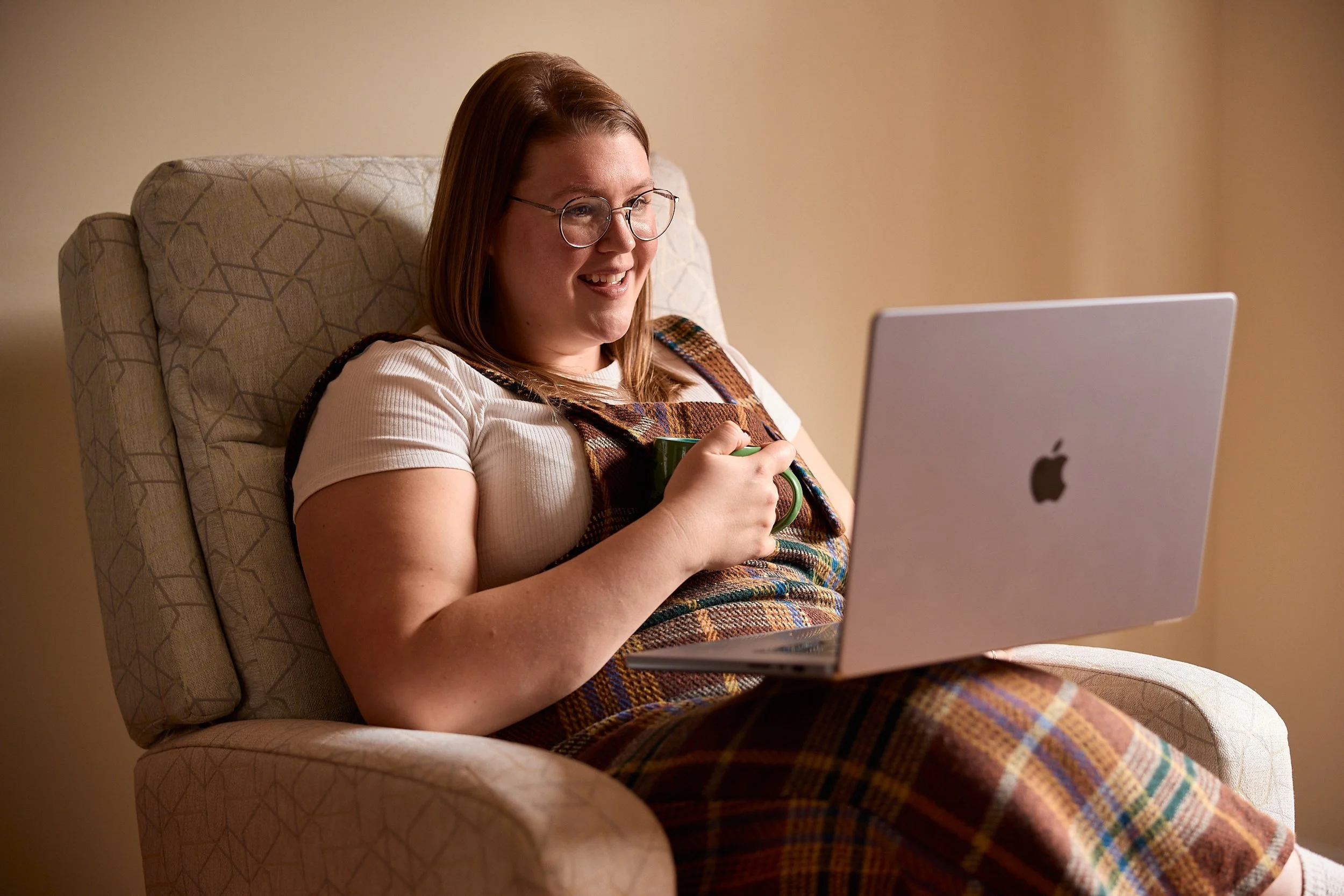 Lactation Consultant in Guelph doing virtual breastfeeding visit.