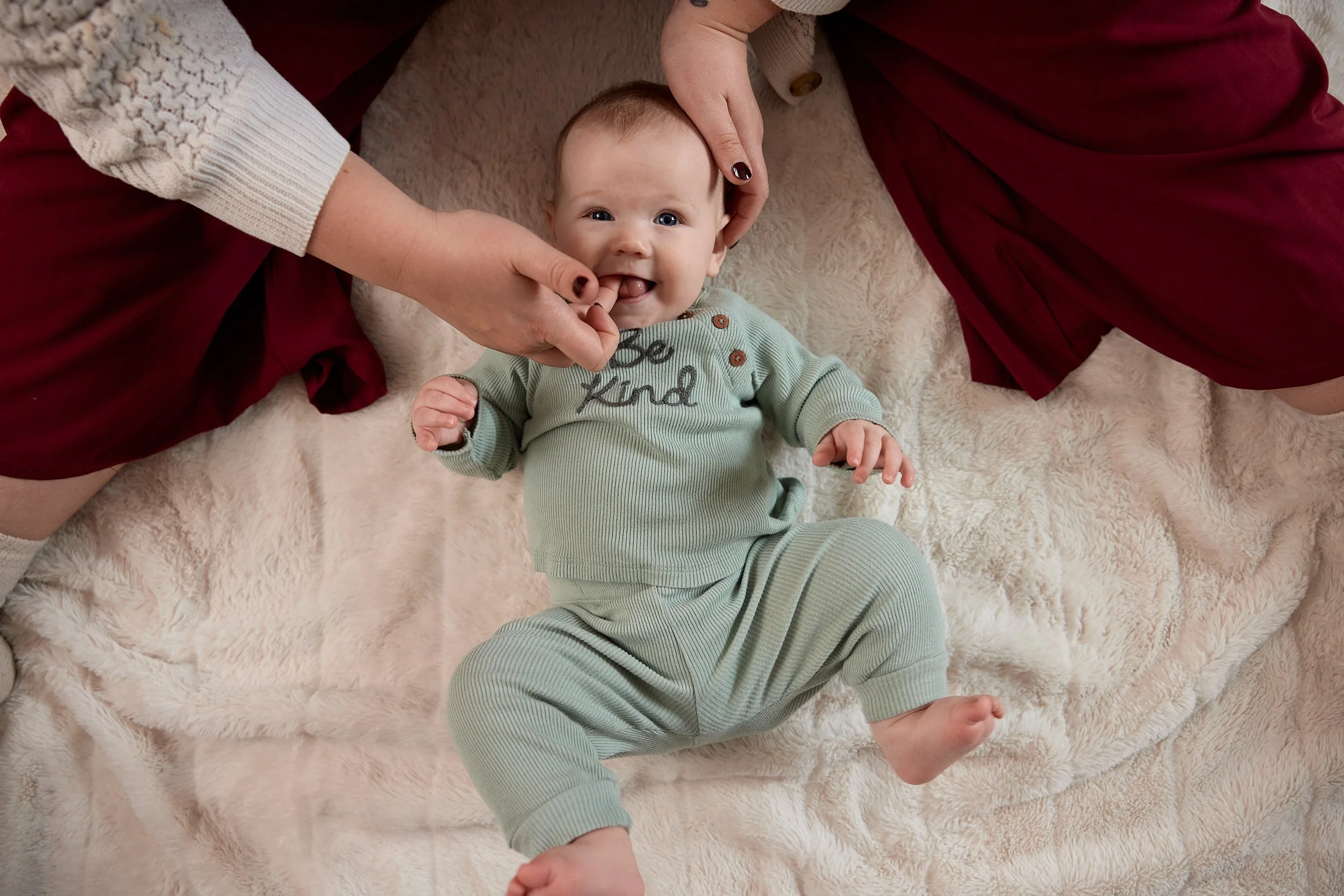 A Baby with a tongue tie is getting infant massage therapy to help provide painful latch solutions.