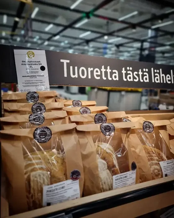 Bread from the bakery on the store shelf.