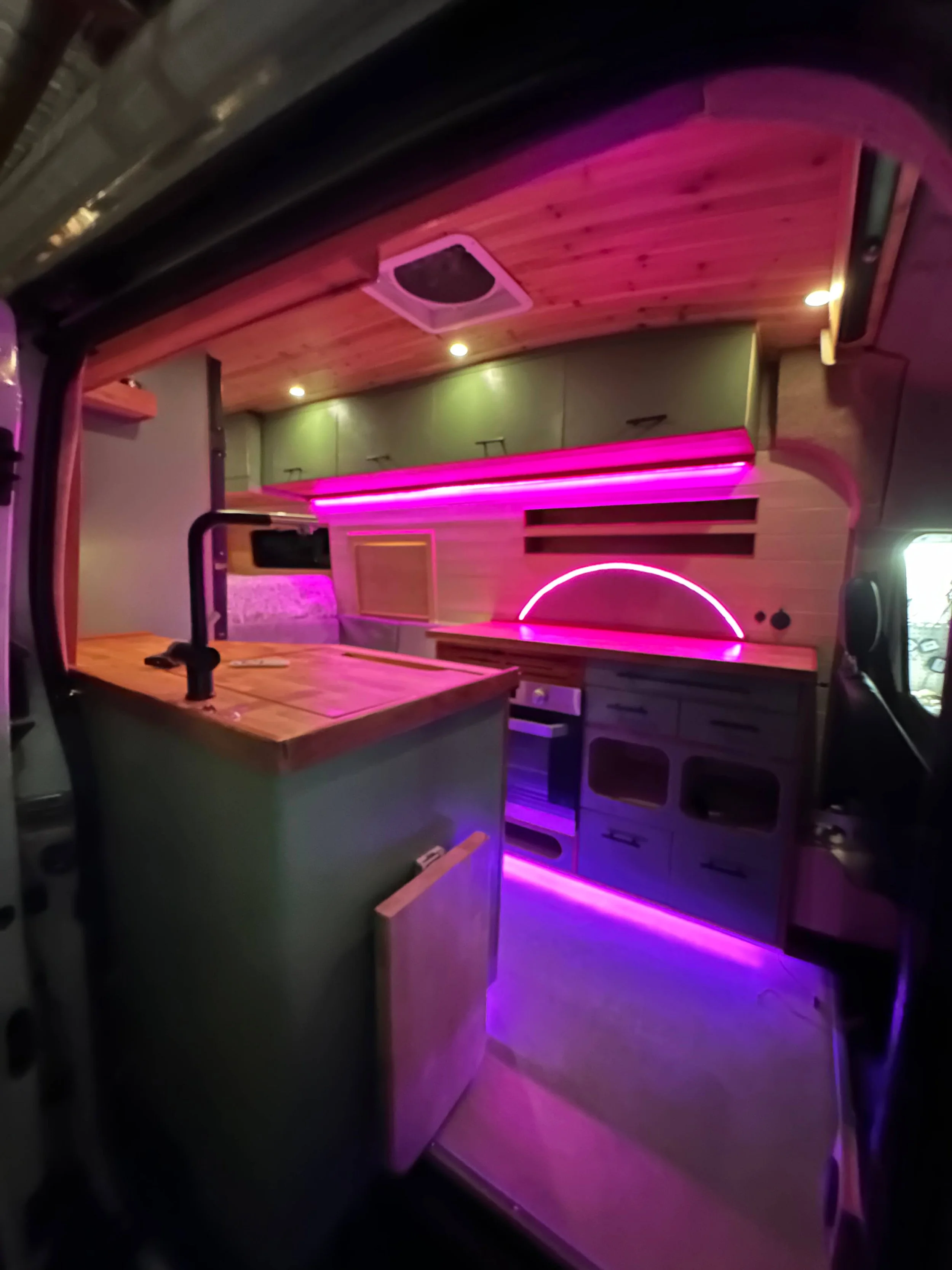 ycv_yolo-camper-vans_ford_transit_custom_06.jpg