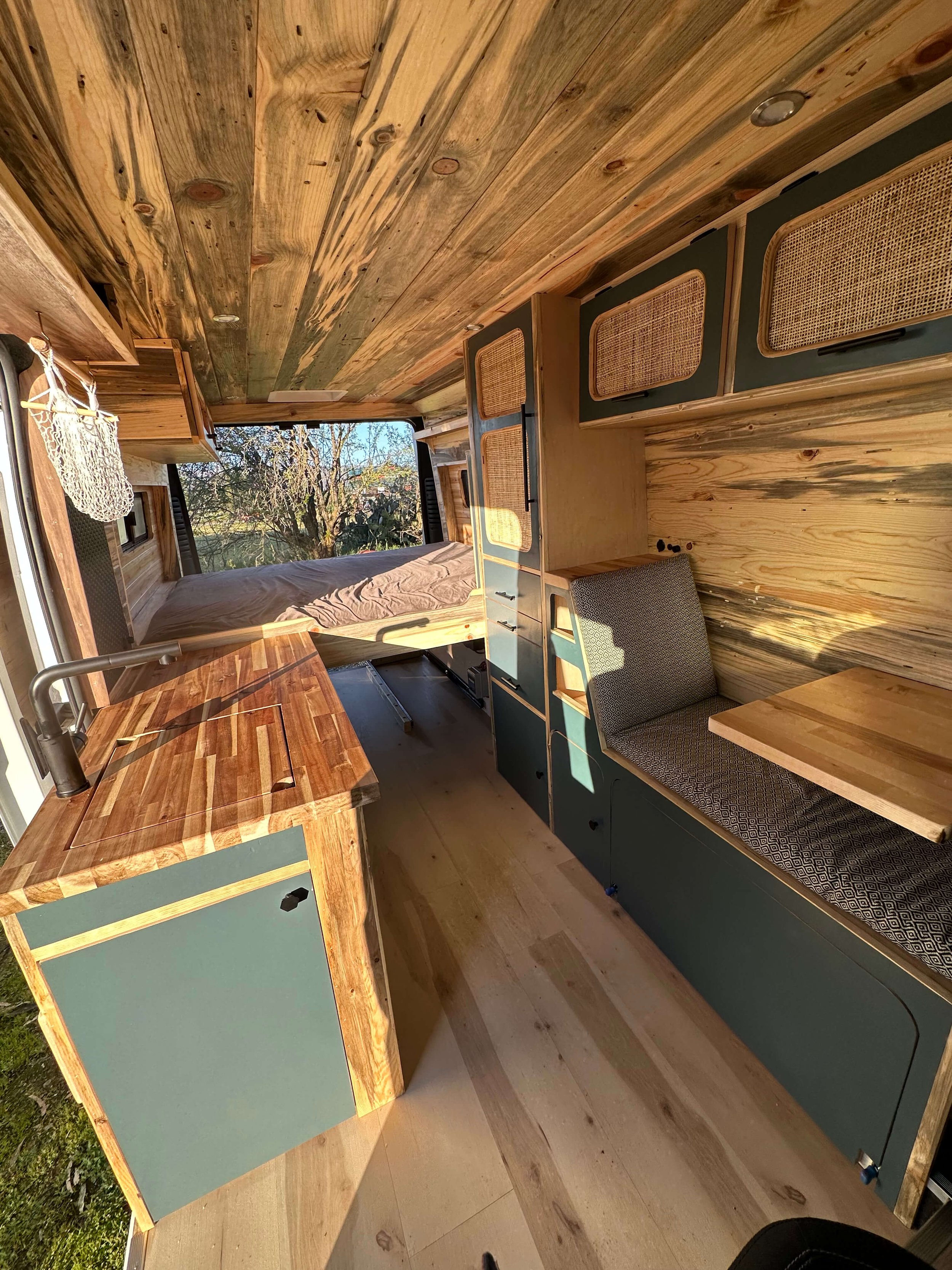 ycv_yolo-camper-vans_dodge_promaster_custom_02.jpg