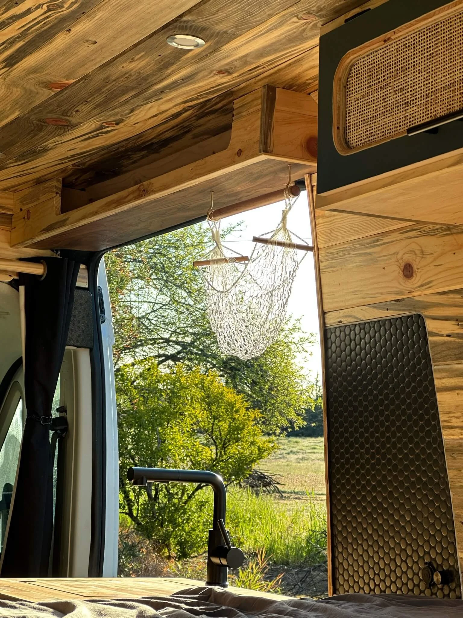 yolo-camper-vans-int-van-fruit-storage-morining.JPG