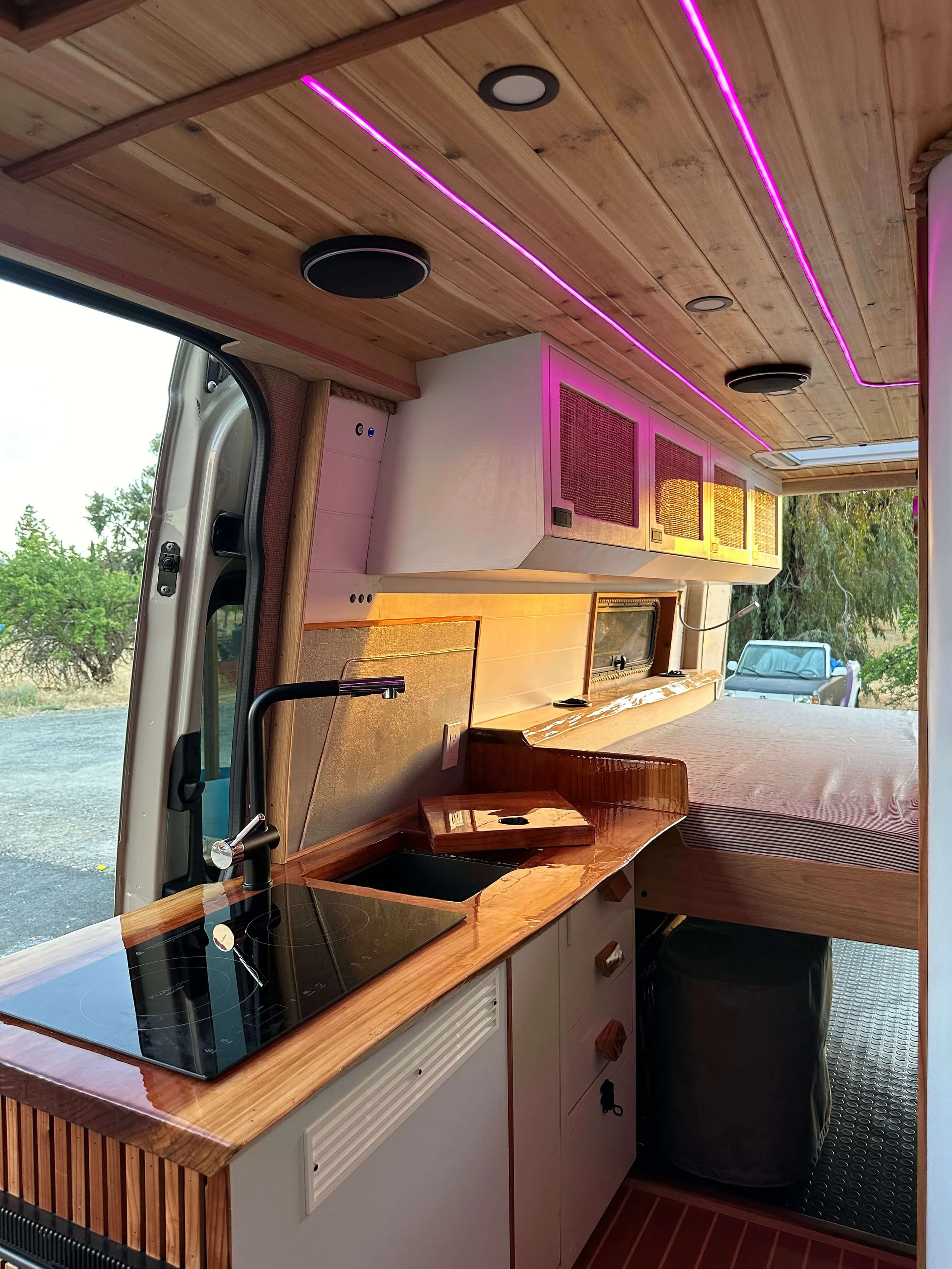 ycv_yolo-camper-vans_mercedes_sprinter_custom_yacht-on-wheels_03.jpg