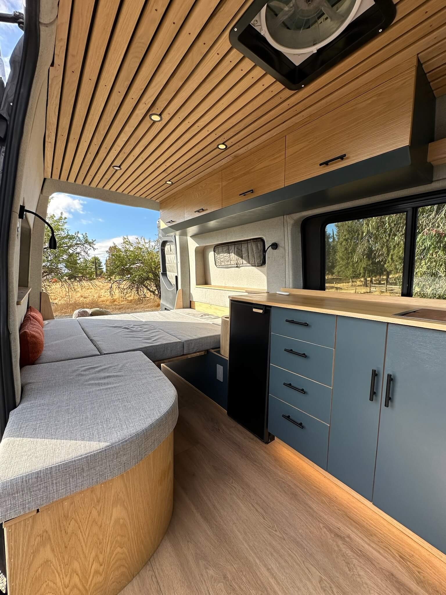 yolo-camper-vans-int-wood-planks-kitchen.JPG