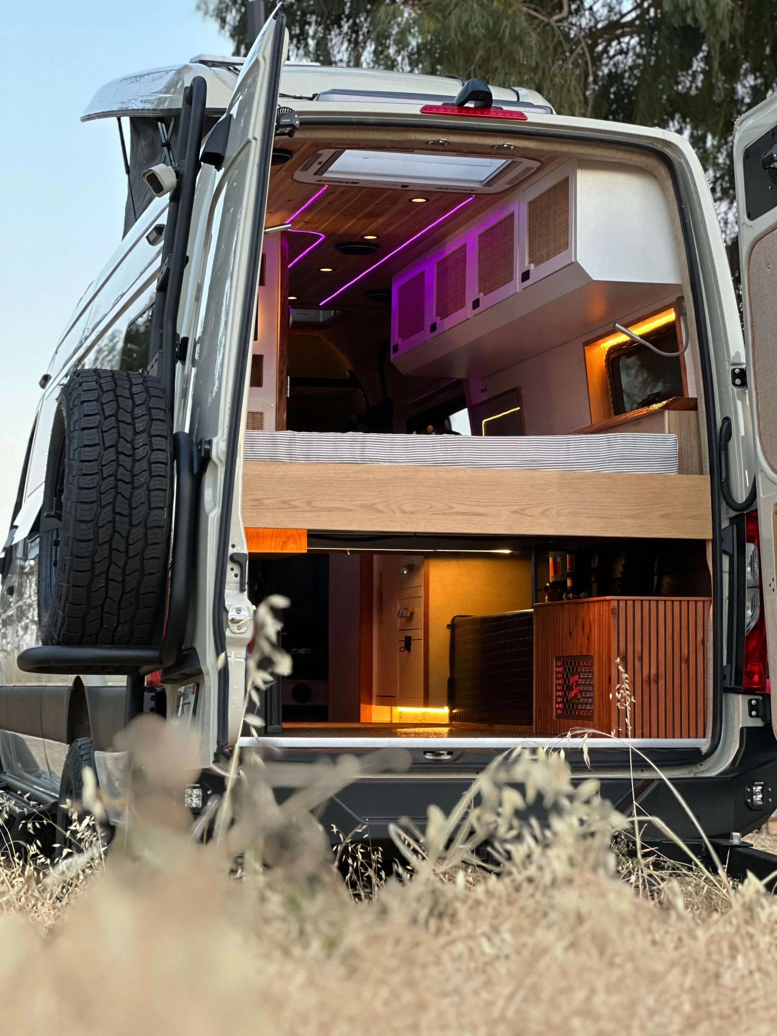 ycv_yolo-camper-vans_mercedes_sprinter_custom_yacht-on-wheels_08.jpg