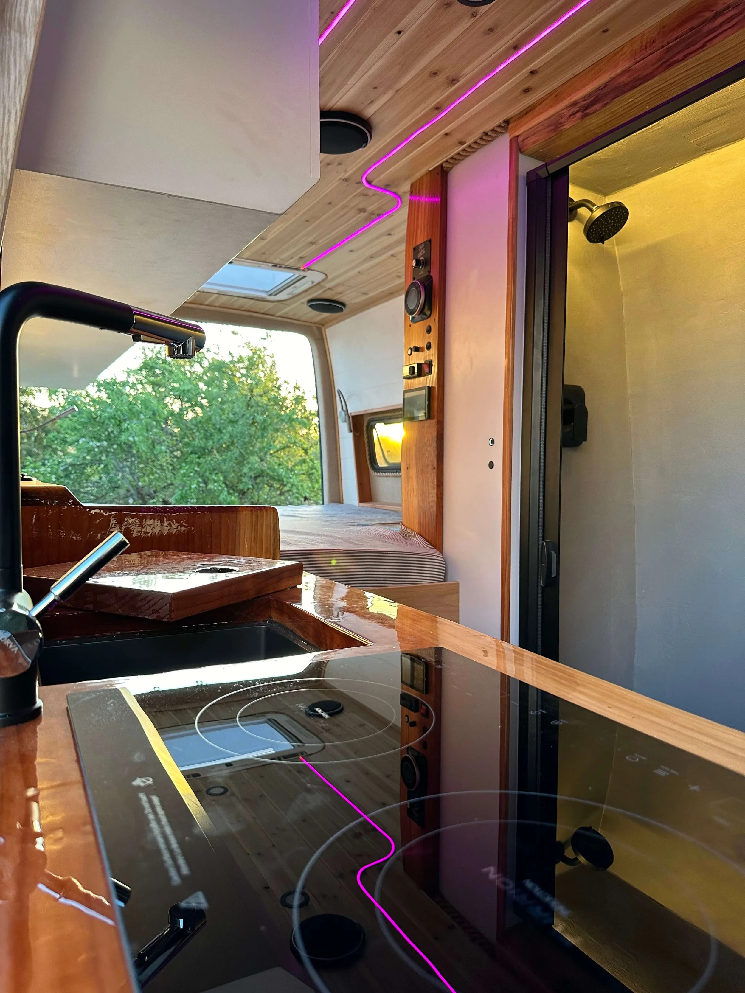 yolo-camper-vans-int-van-kitchen-cooktop.JPG