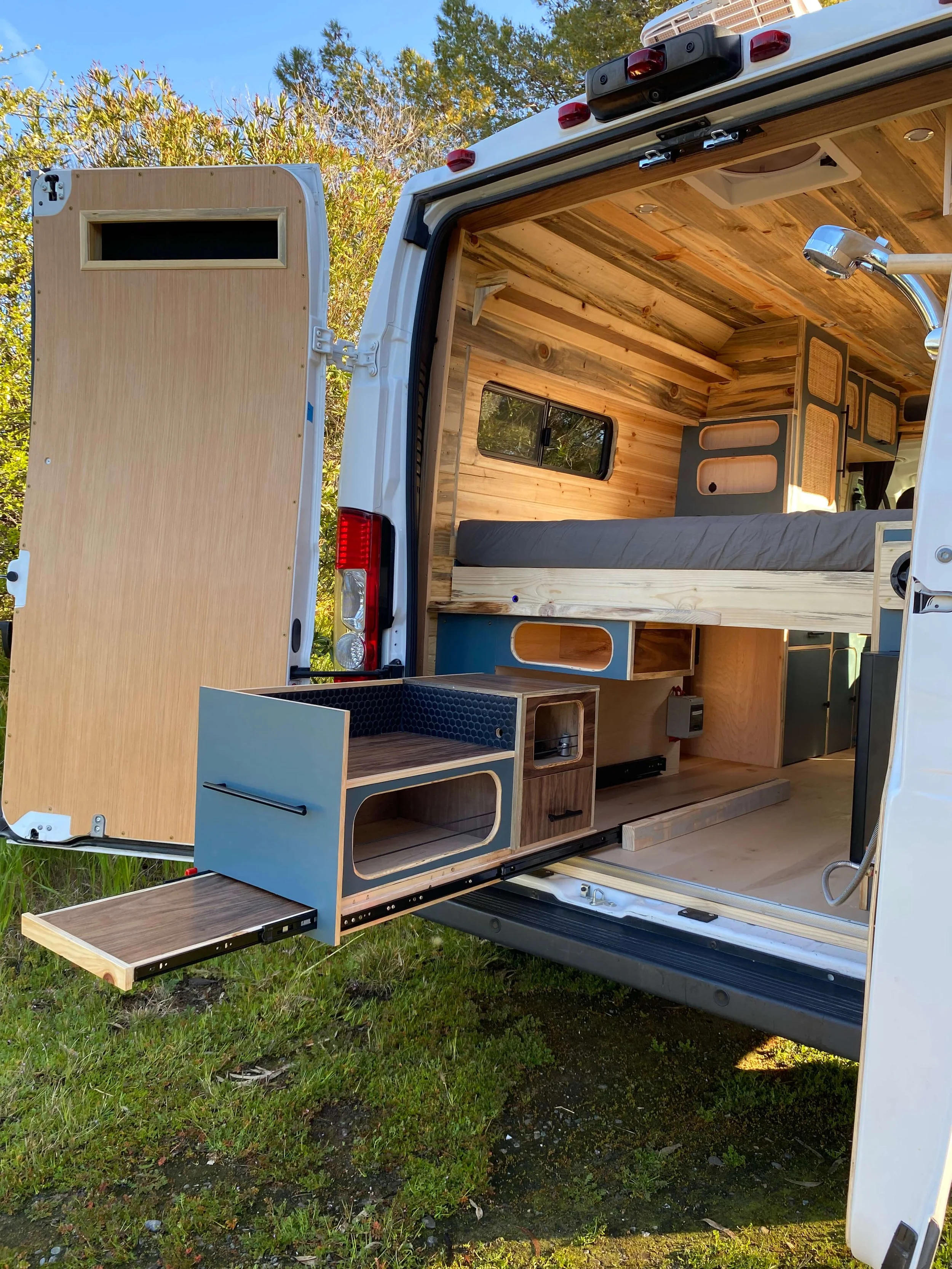 ycv_yolo-camper-vans_dodge_promaster_custom_08.jpg