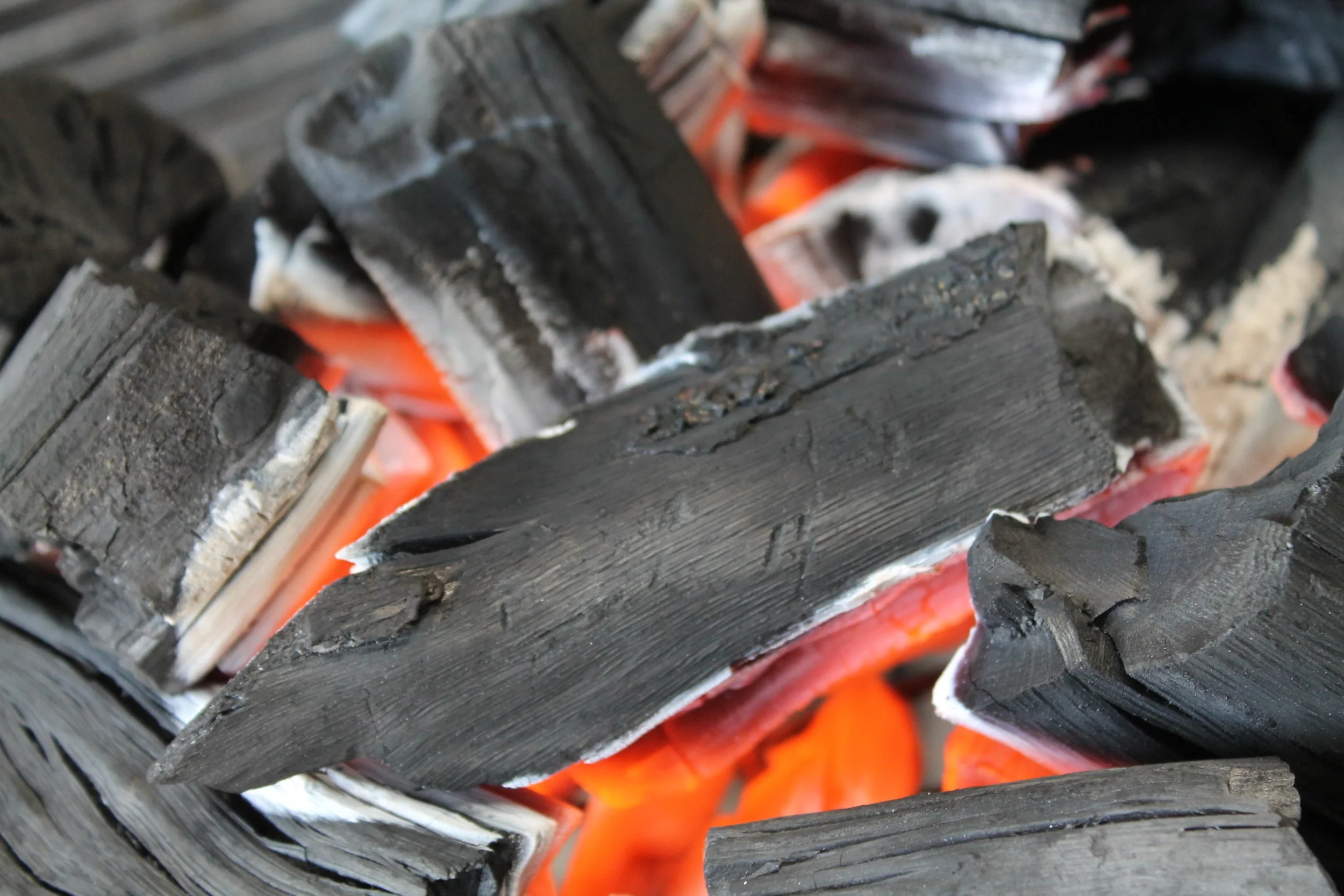 order cooking wood, restaurant fuel enquiries, buy restaurant charcoal UK, get charcoal delivery quote