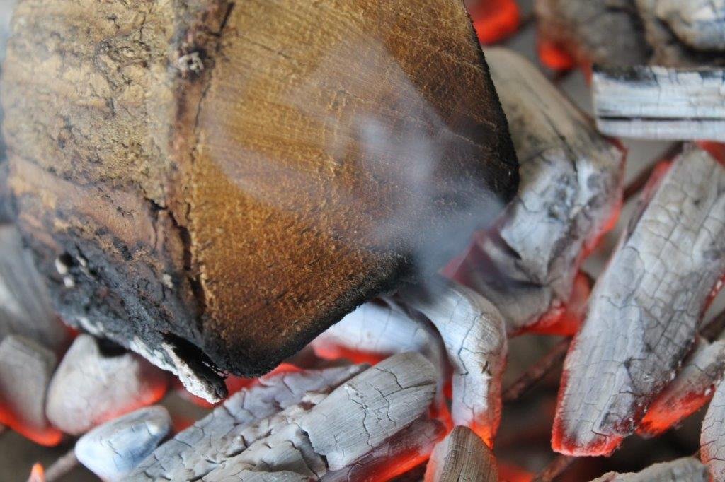 order cooking wood, restaurant fuel enquiries, buy restaurant charcoal UK, get charcoal delivery quote