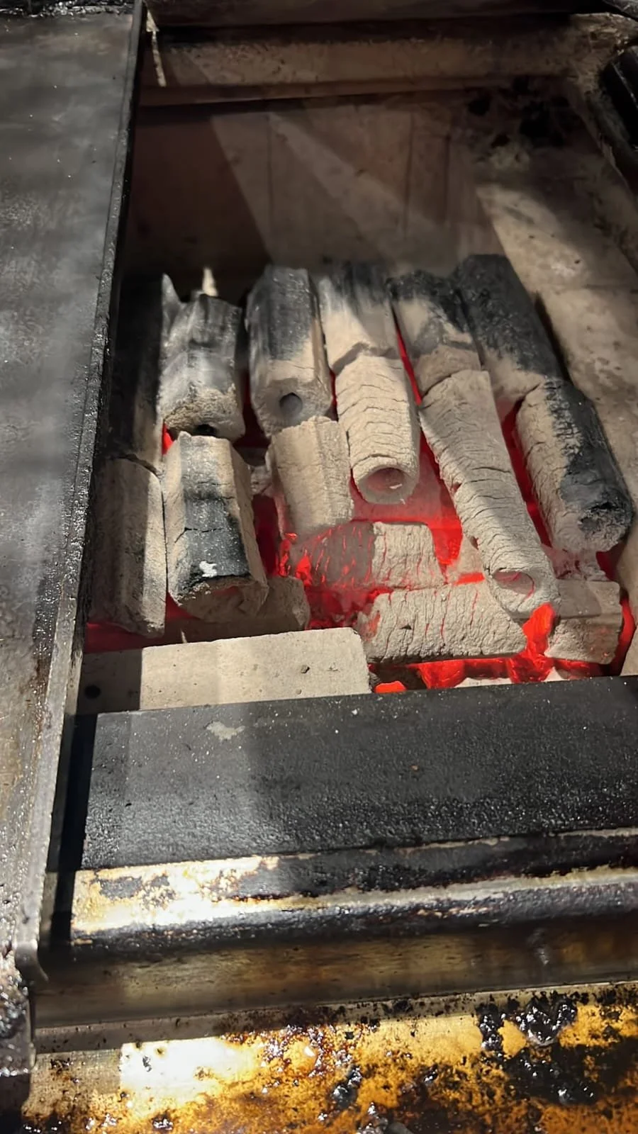 order cooking wood, restaurant fuel enquiries, buy restaurant charcoal UK, get charcoal delivery quote